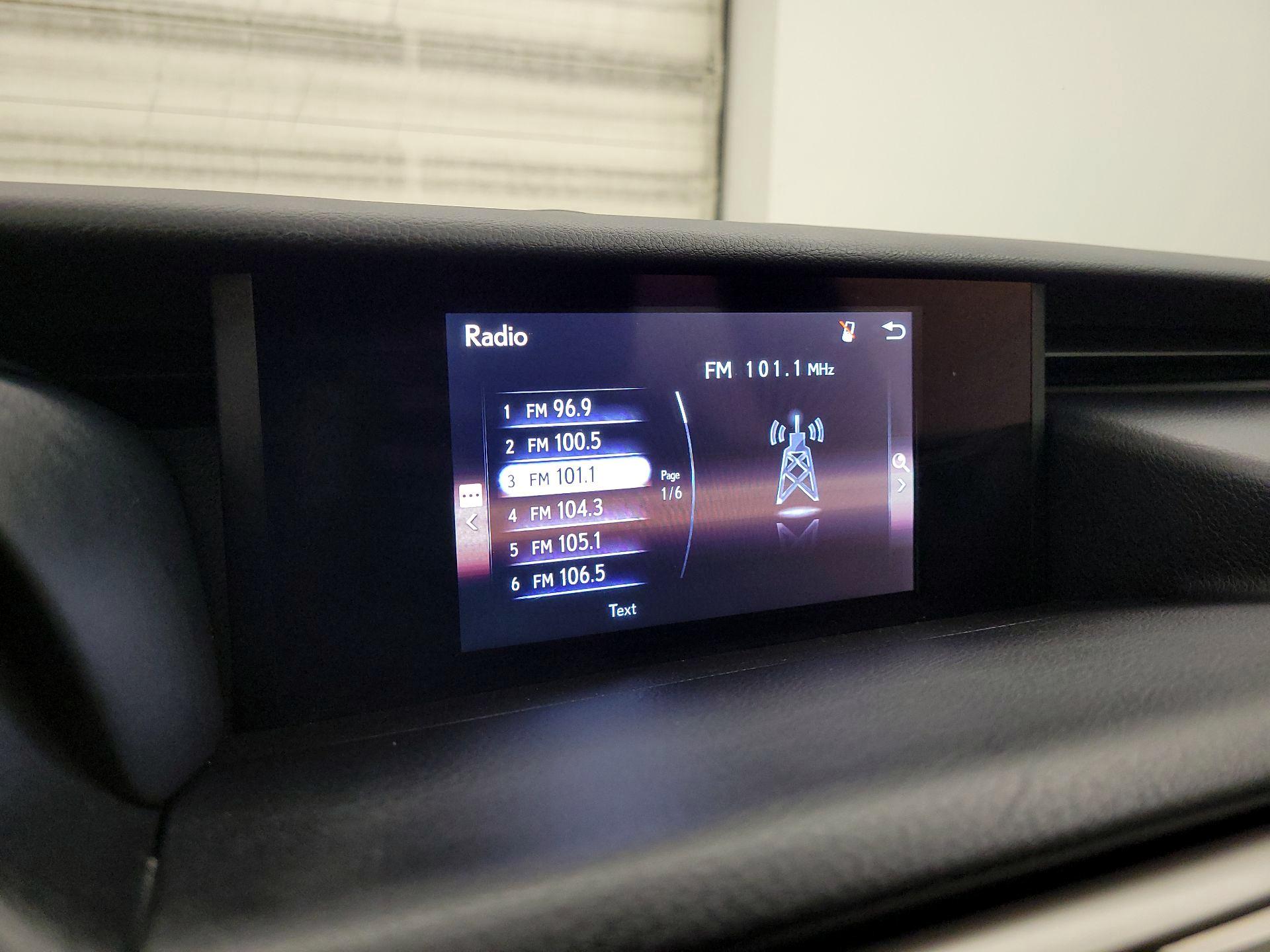 Thumbnail: 2018 Lexus IS - 15