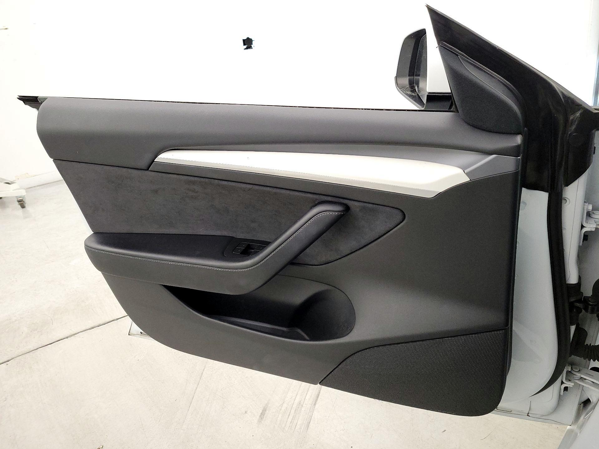 Thumbnail: 2022 Tesla Model 3 - 12