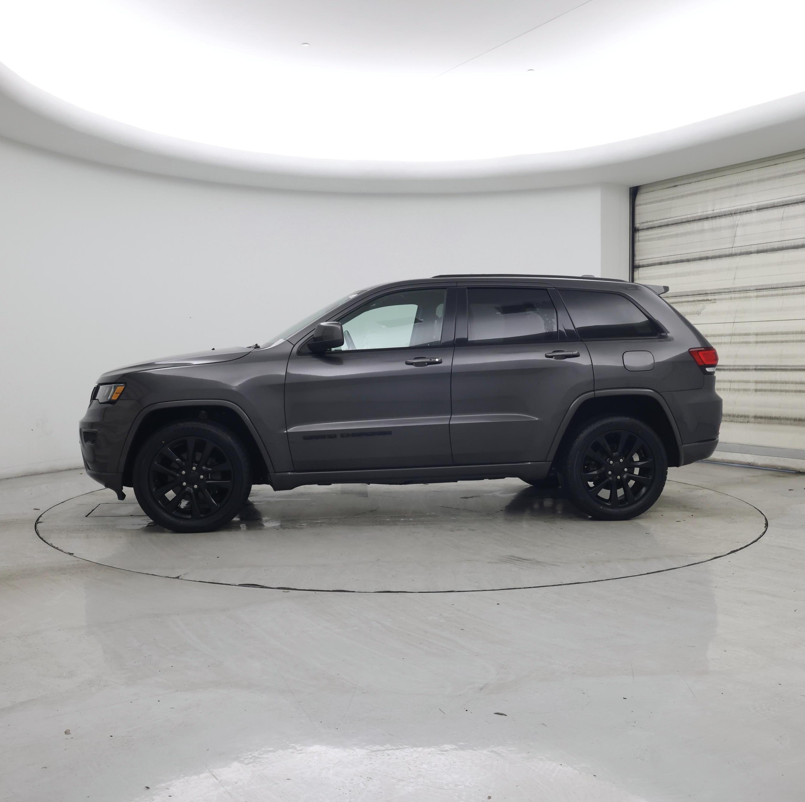 Thumbnail: 2018 Jeep Grand Cherokee - 3