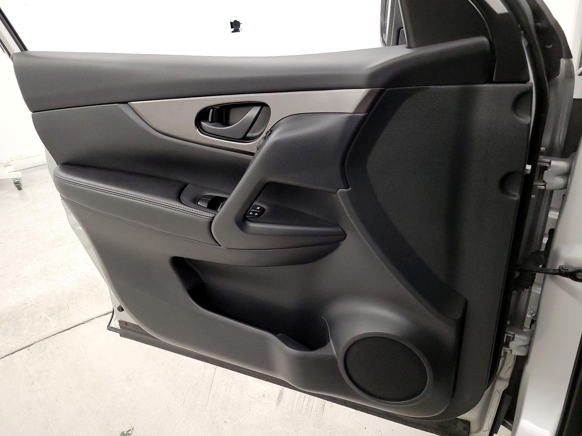 Thumbnail: 2022 Nissan Rogue Sport - 12