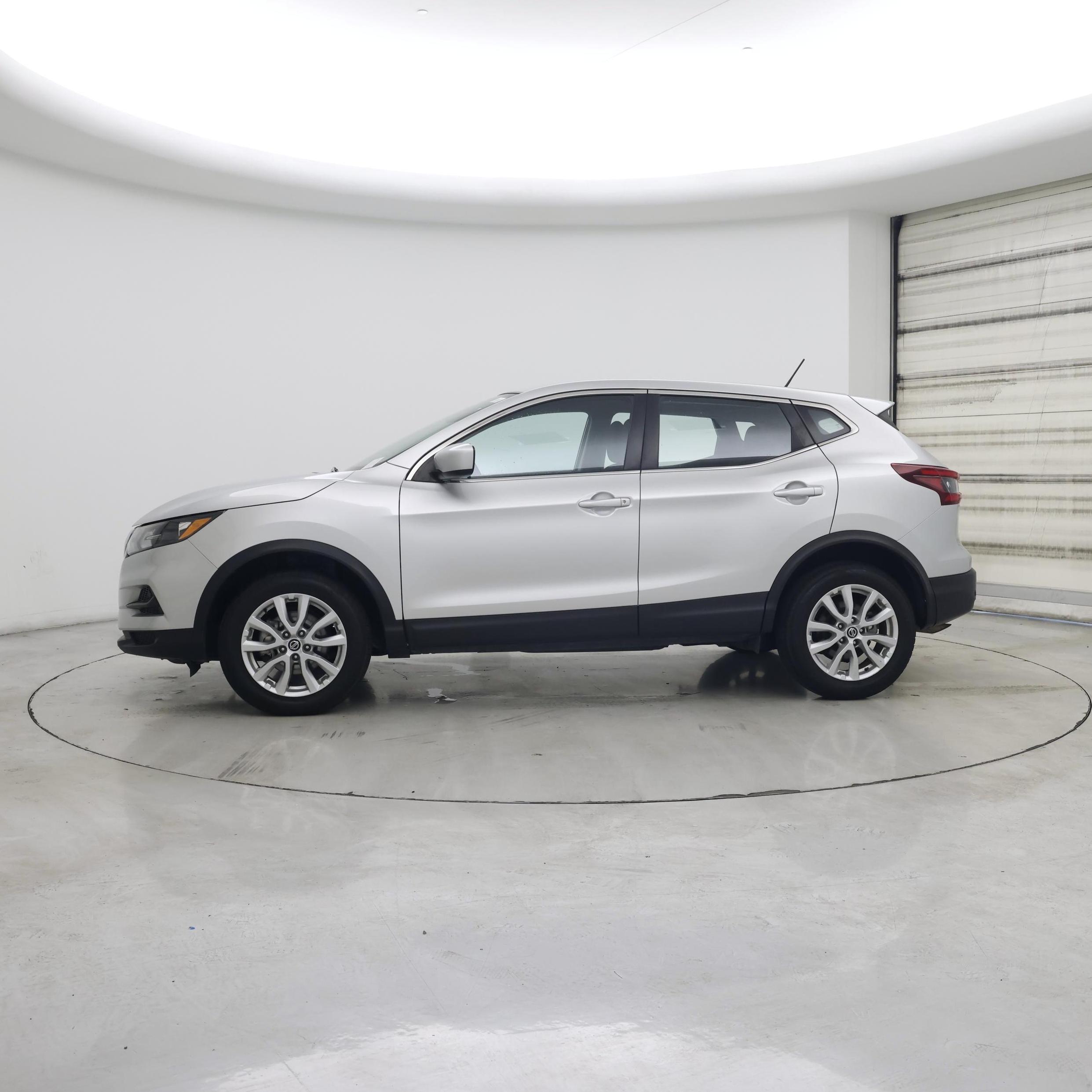 Thumbnail: 2022 Nissan Rogue Sport - 3