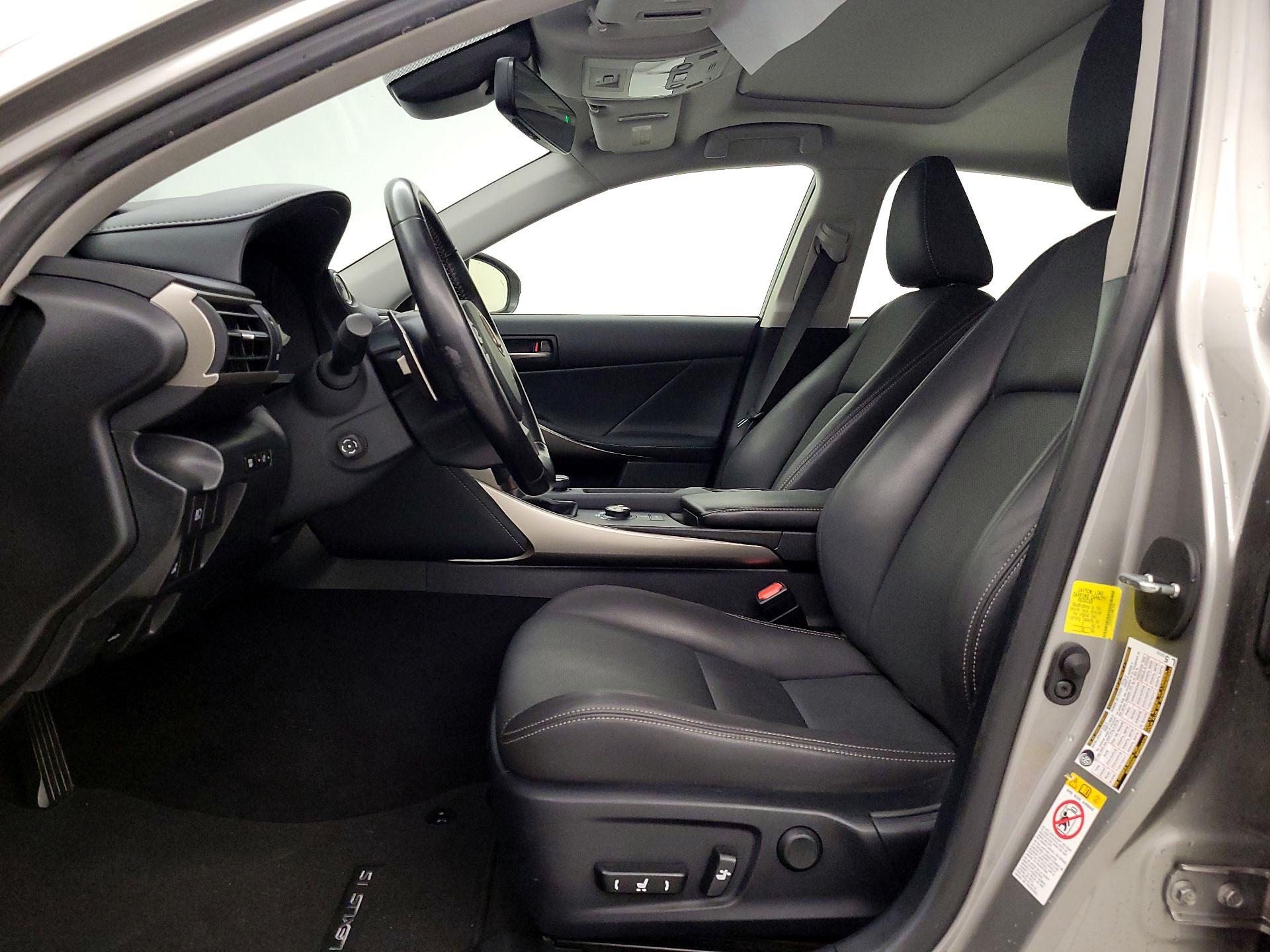 Thumbnail: 2018 Lexus IS - 11