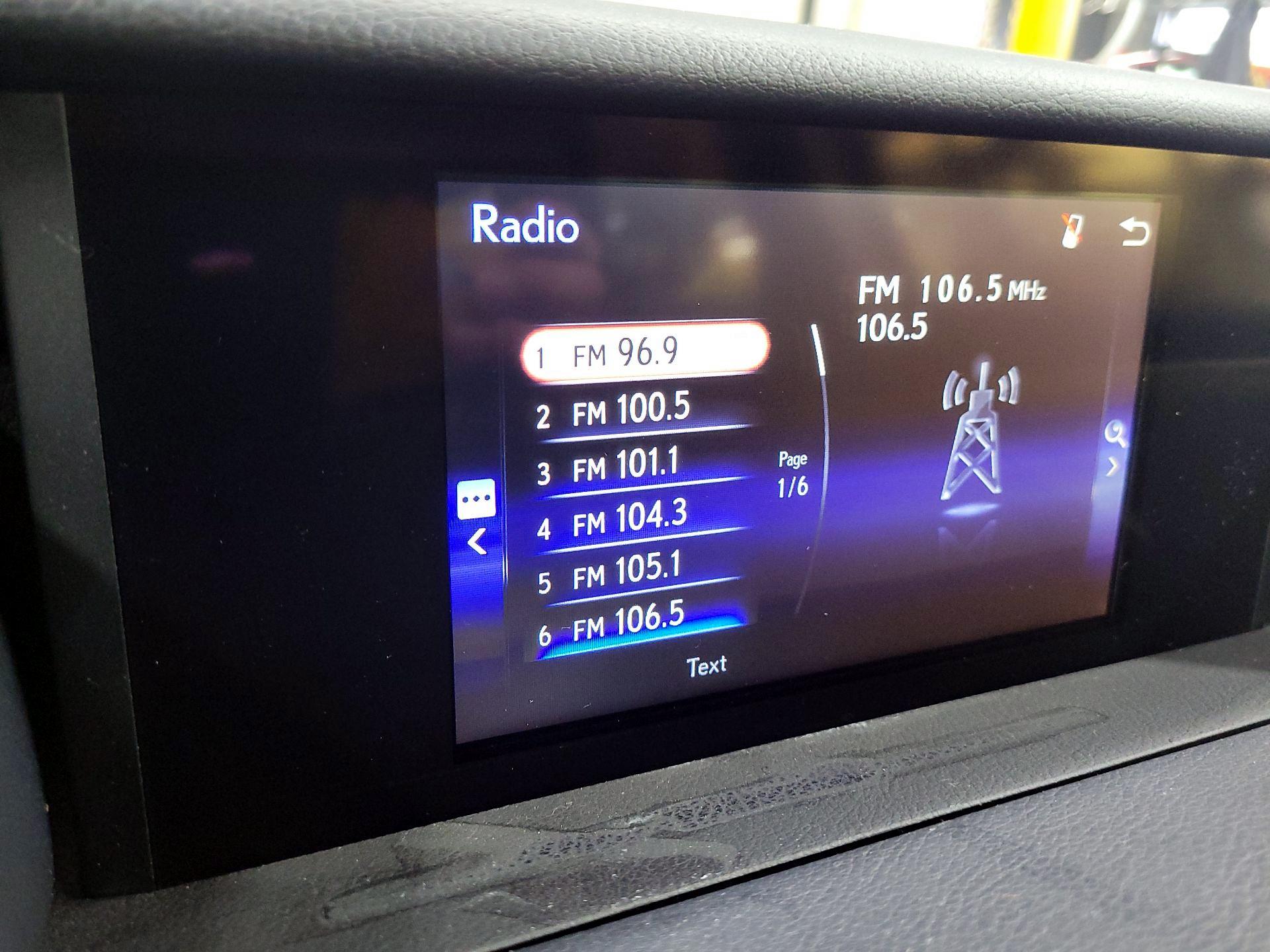 Thumbnail: 2018 Lexus IS - 15