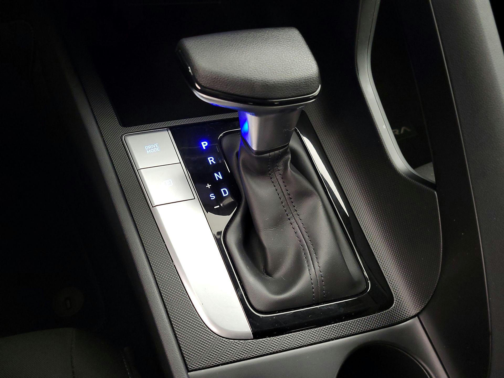 Thumbnail: 2023 Hyundai Elantra - 17