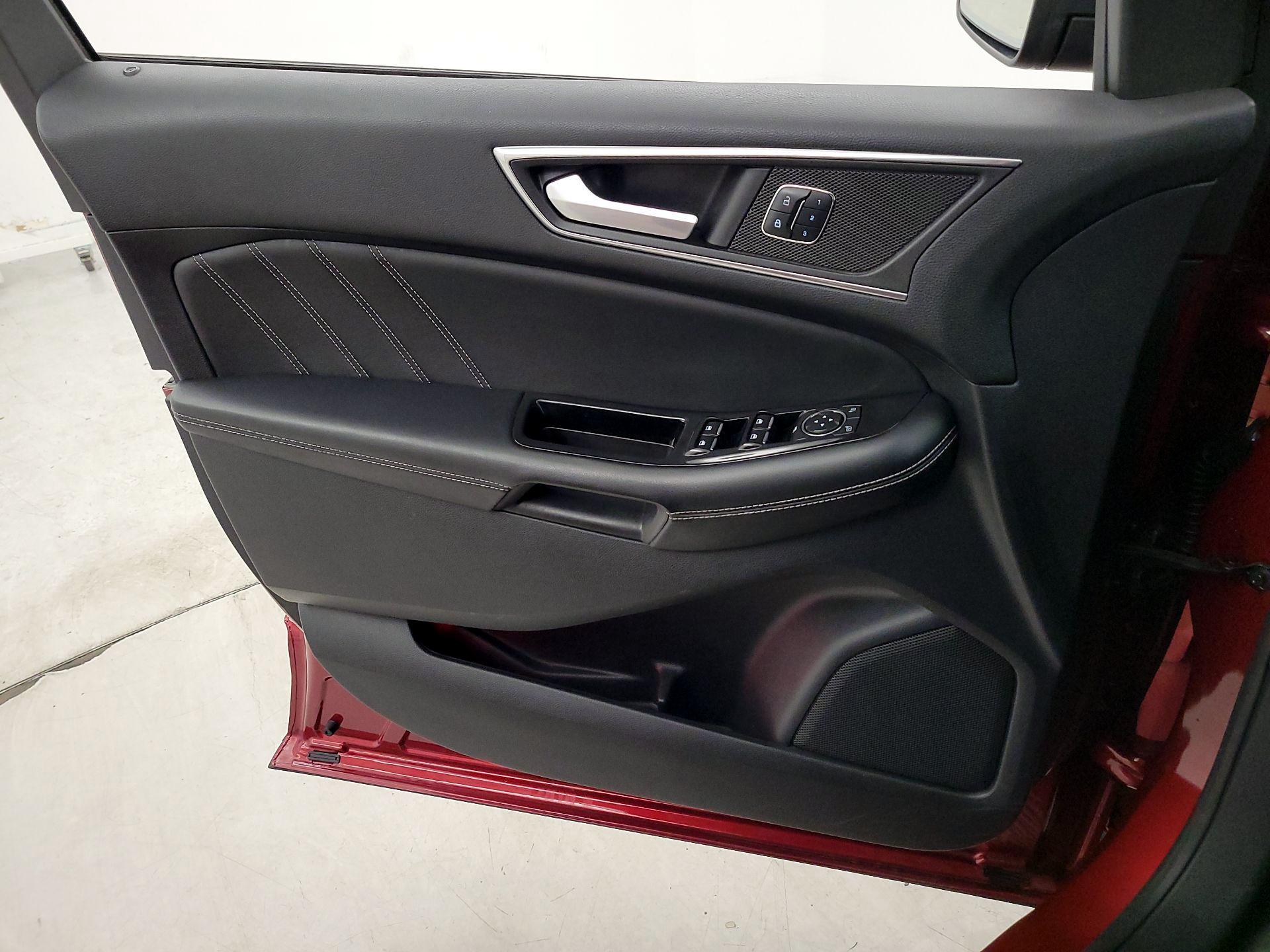 Thumbnail: 2015 Ford Edge - 12