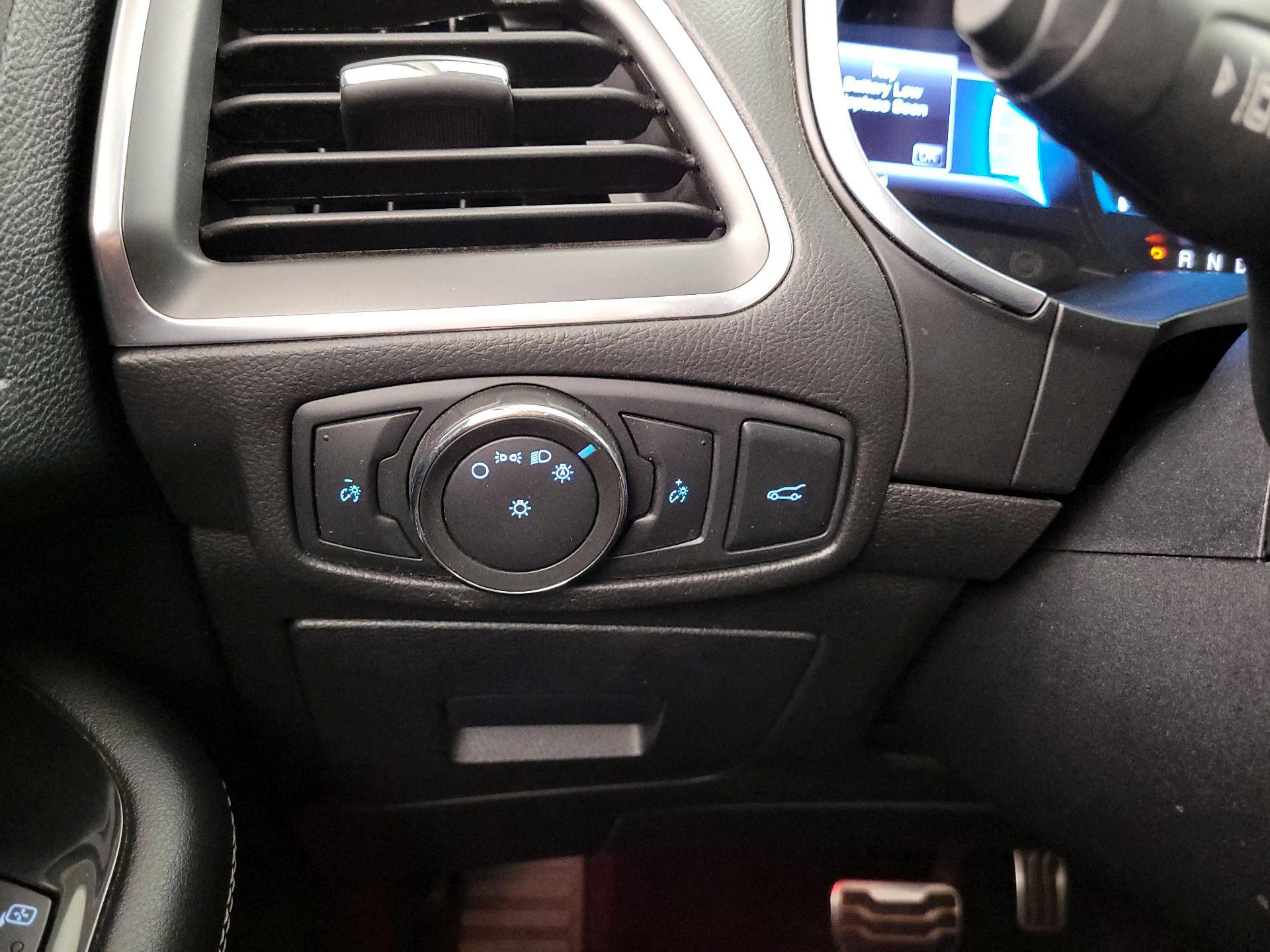 Thumbnail: 2015 Ford Edge - 13