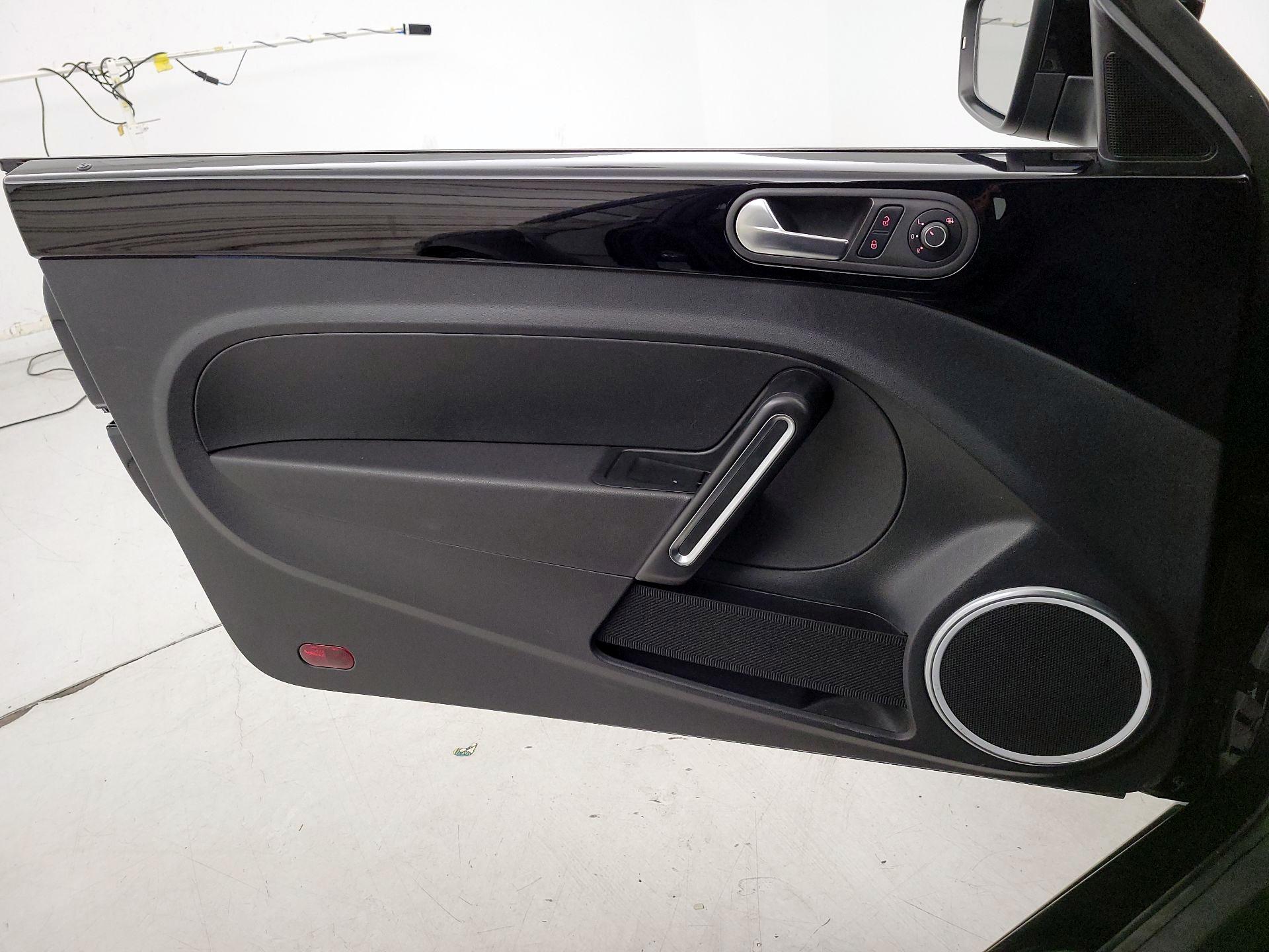 Thumbnail: 2017 Volkswagen Beetle - 12