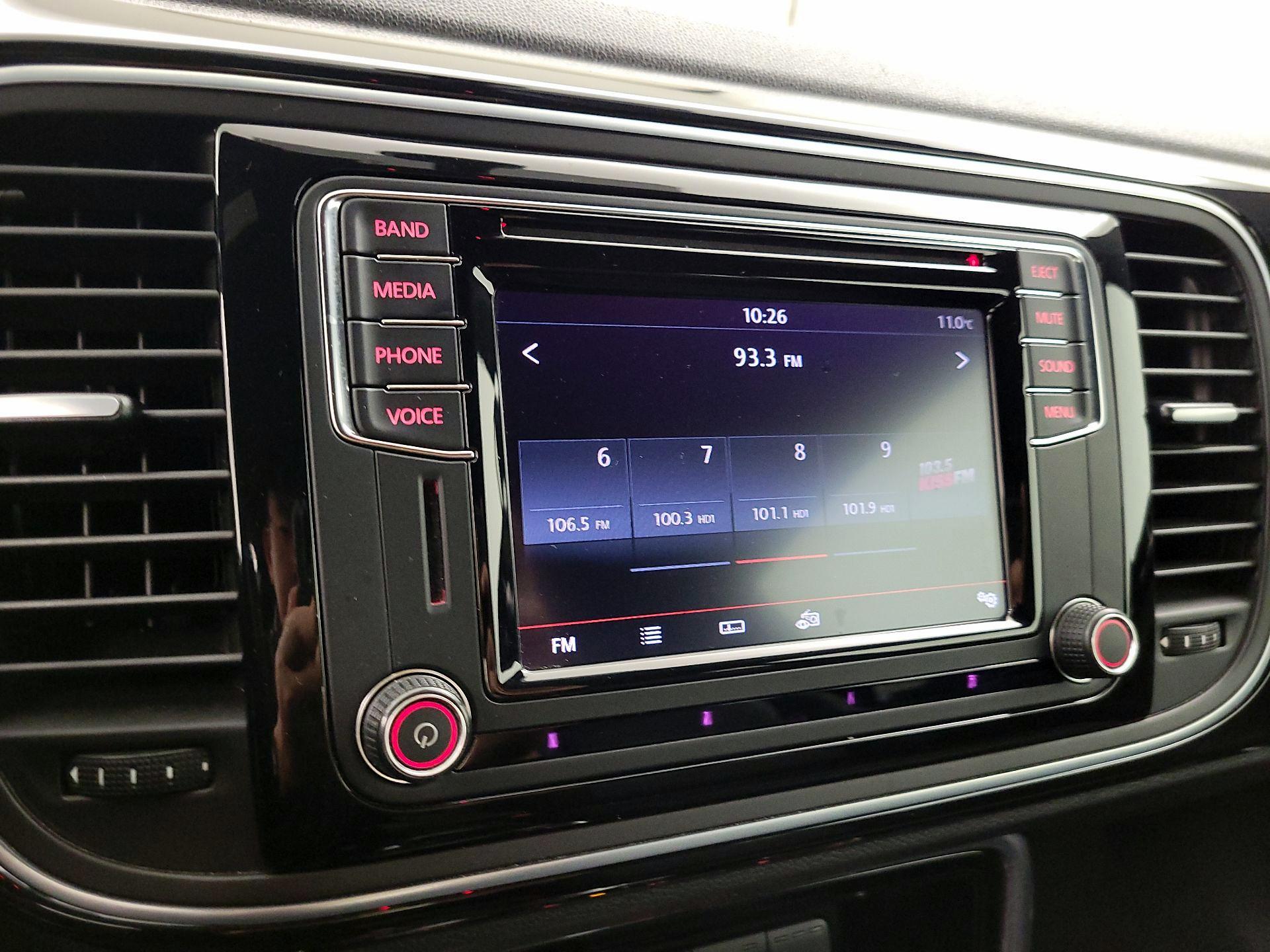 Thumbnail: 2017 Volkswagen Beetle - 14