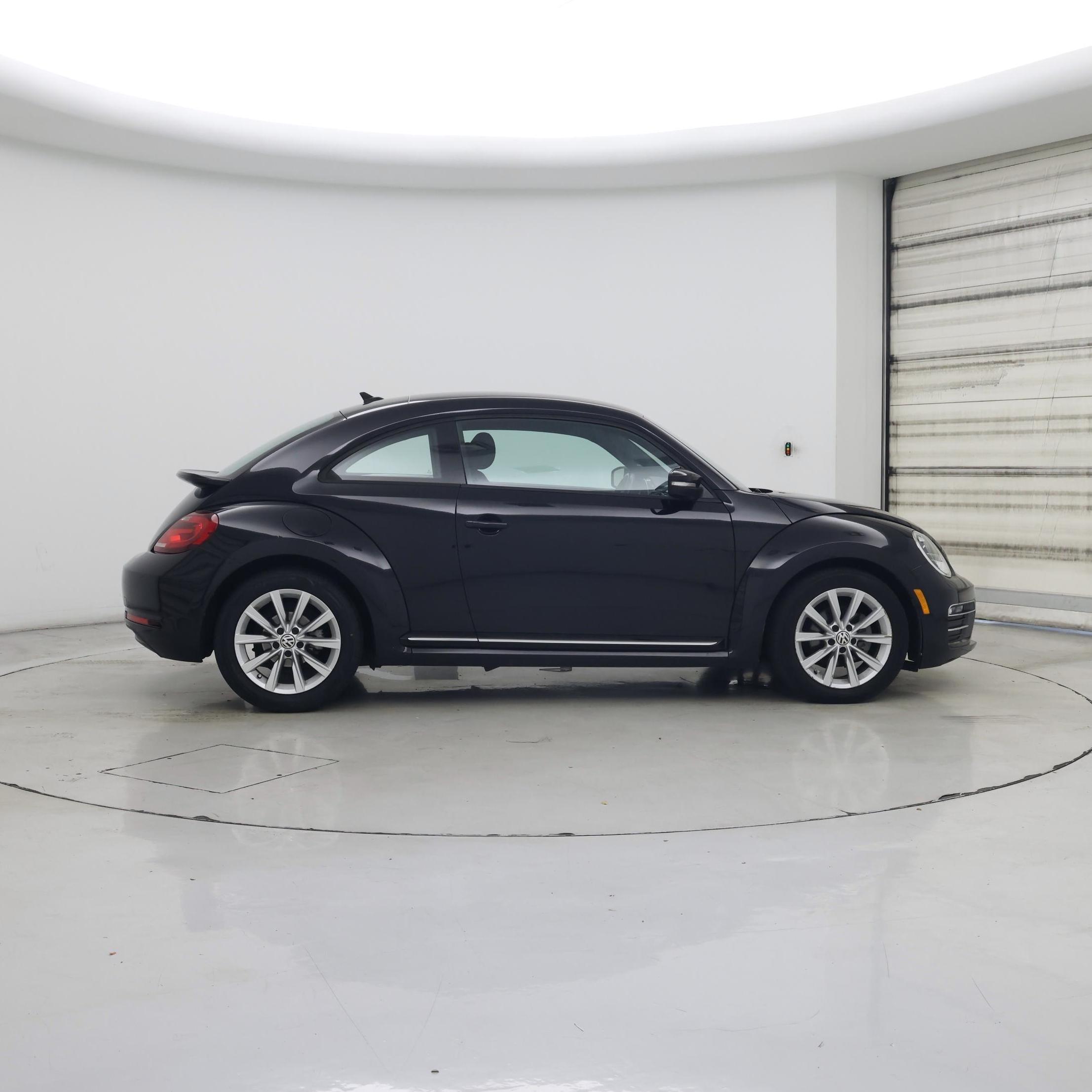 Thumbnail: 2017 Volkswagen Beetle - 7