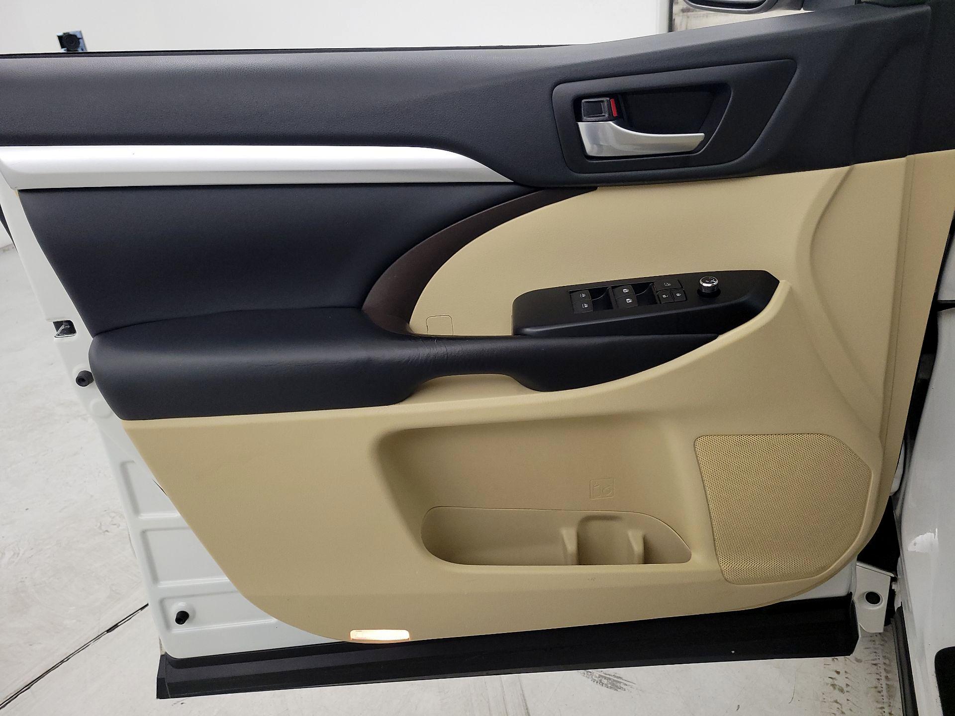 Thumbnail: 2018 Toyota Highlander - 12