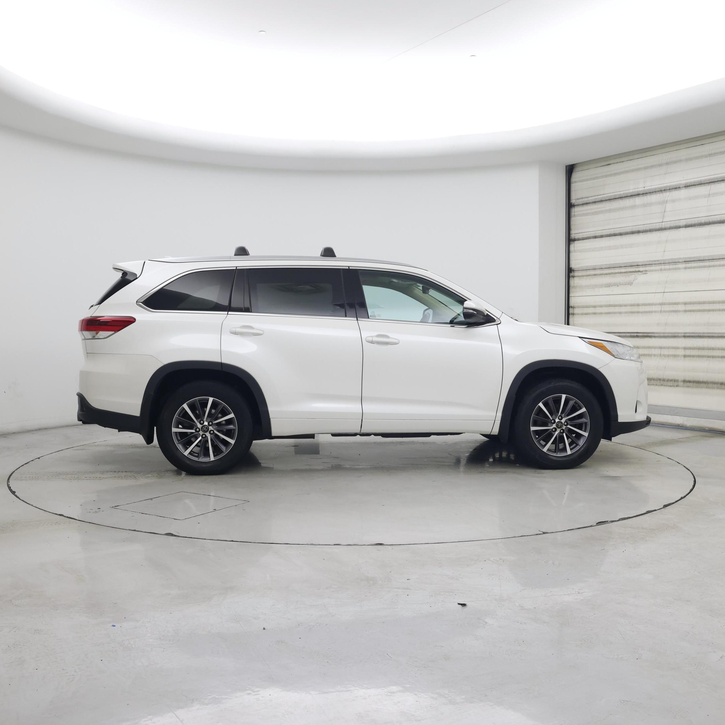 Thumbnail: 2018 Toyota Highlander - 7