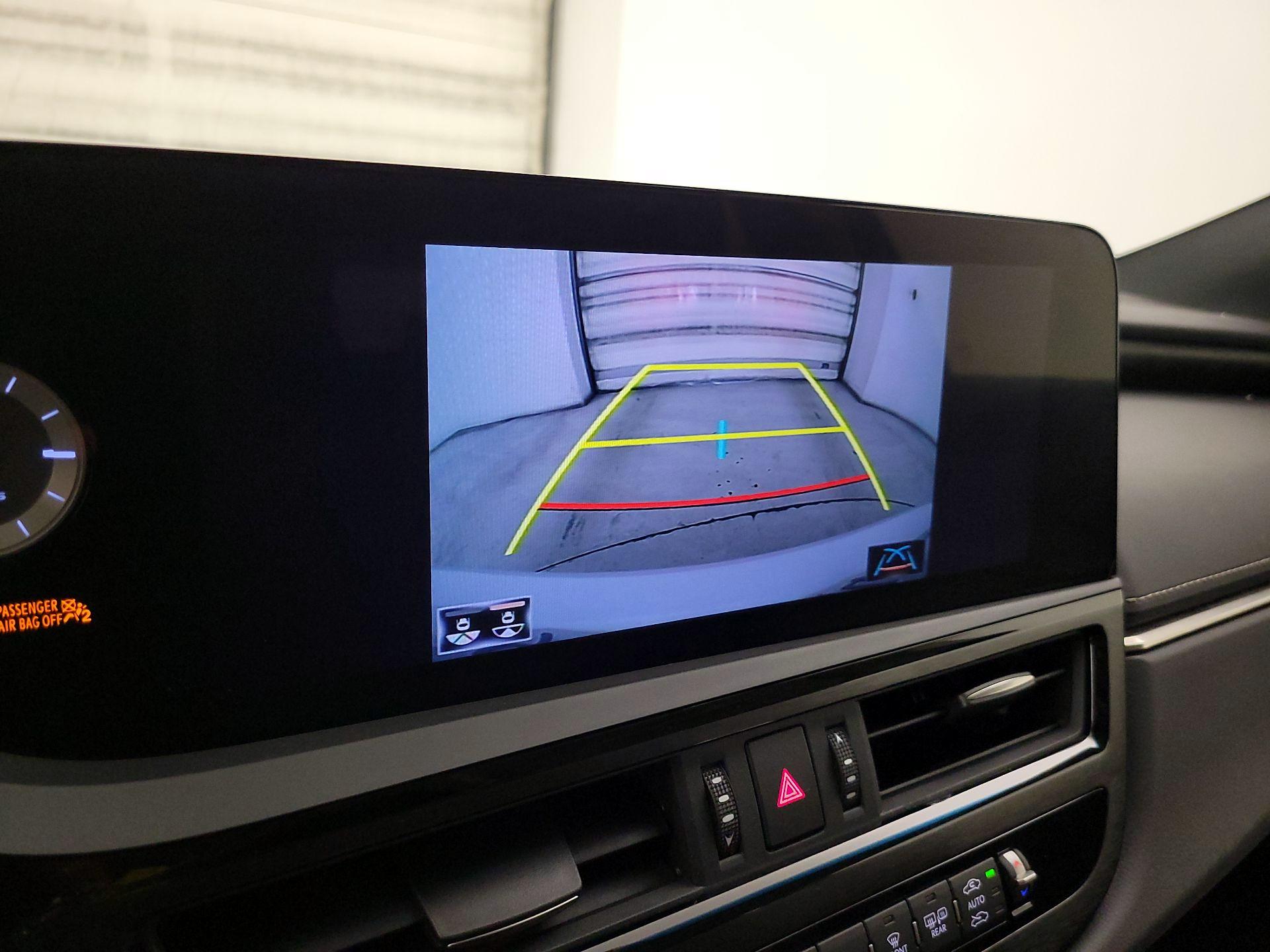 Thumbnail: 2022 Lexus ES - 14