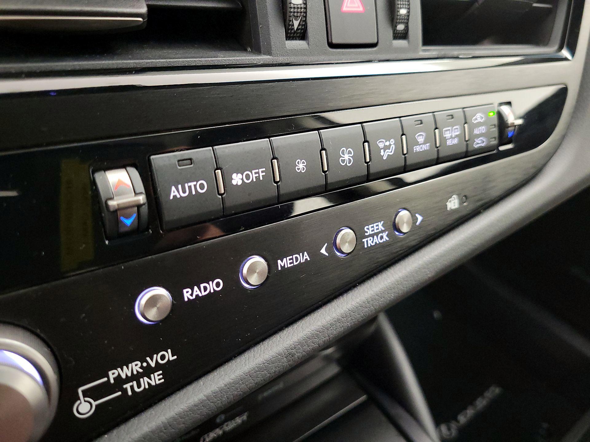 Thumbnail: 2022 Lexus ES - 16