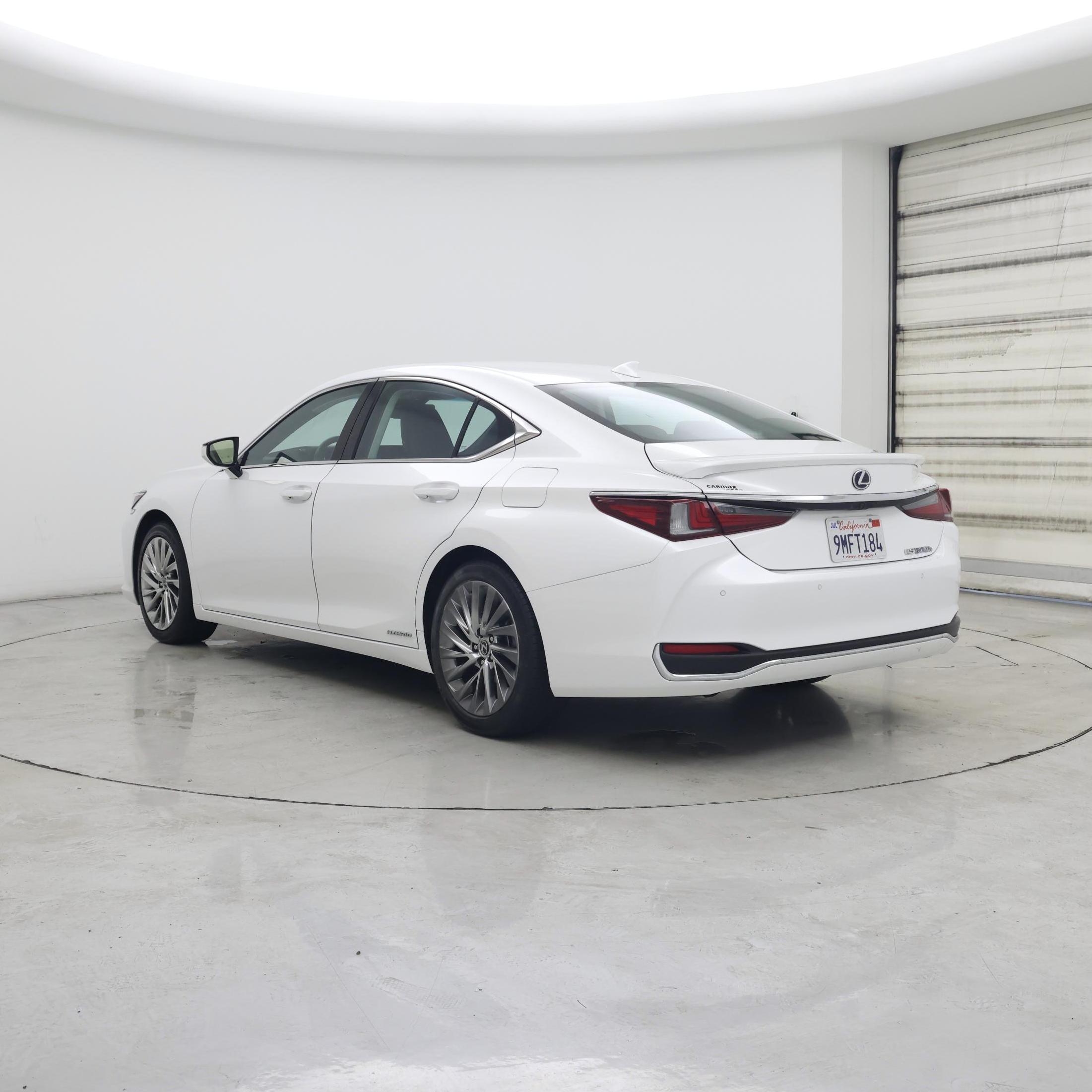 Thumbnail: 2022 Lexus ES - 2