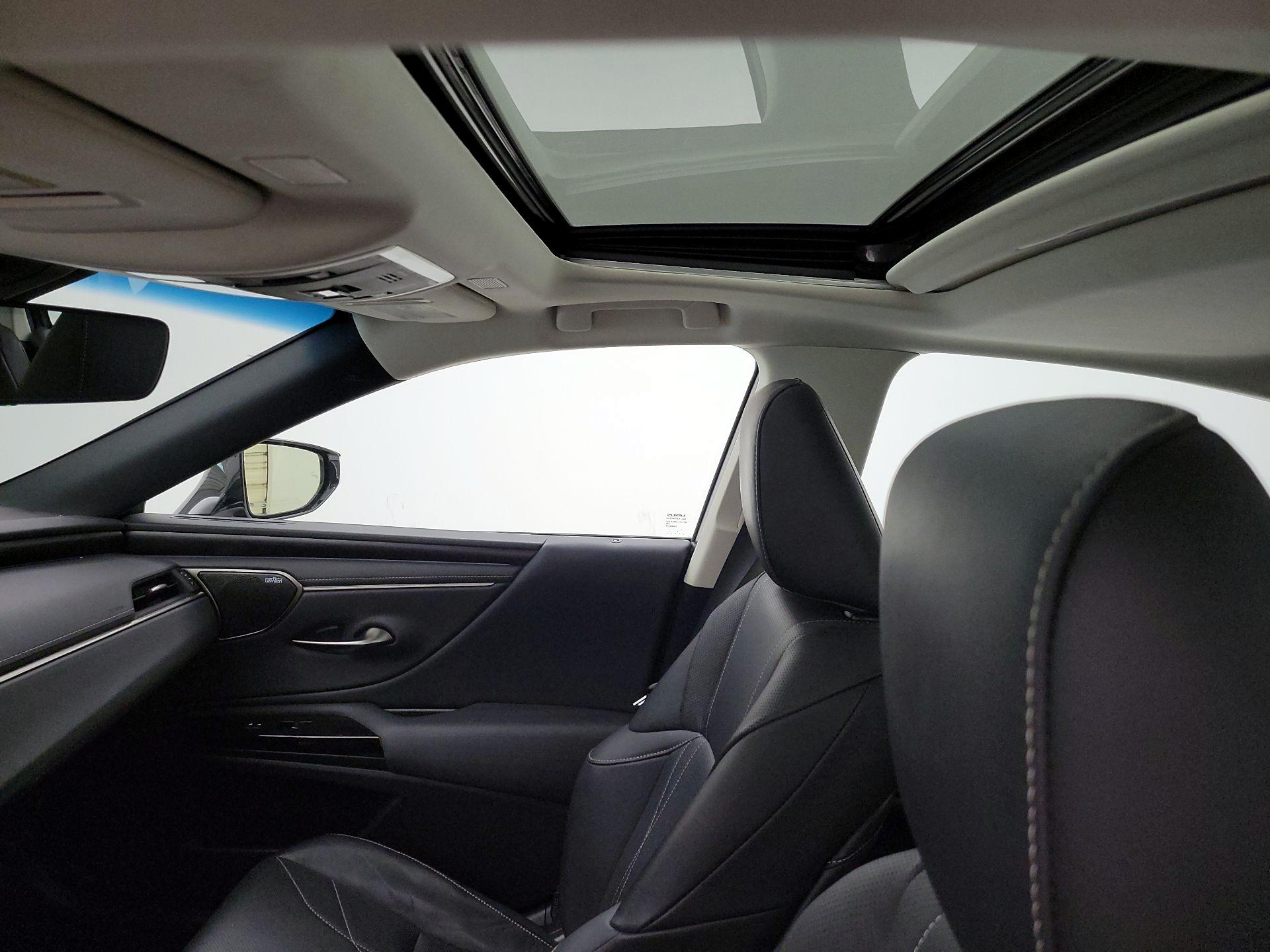 Thumbnail: 2022 Lexus ES - 19