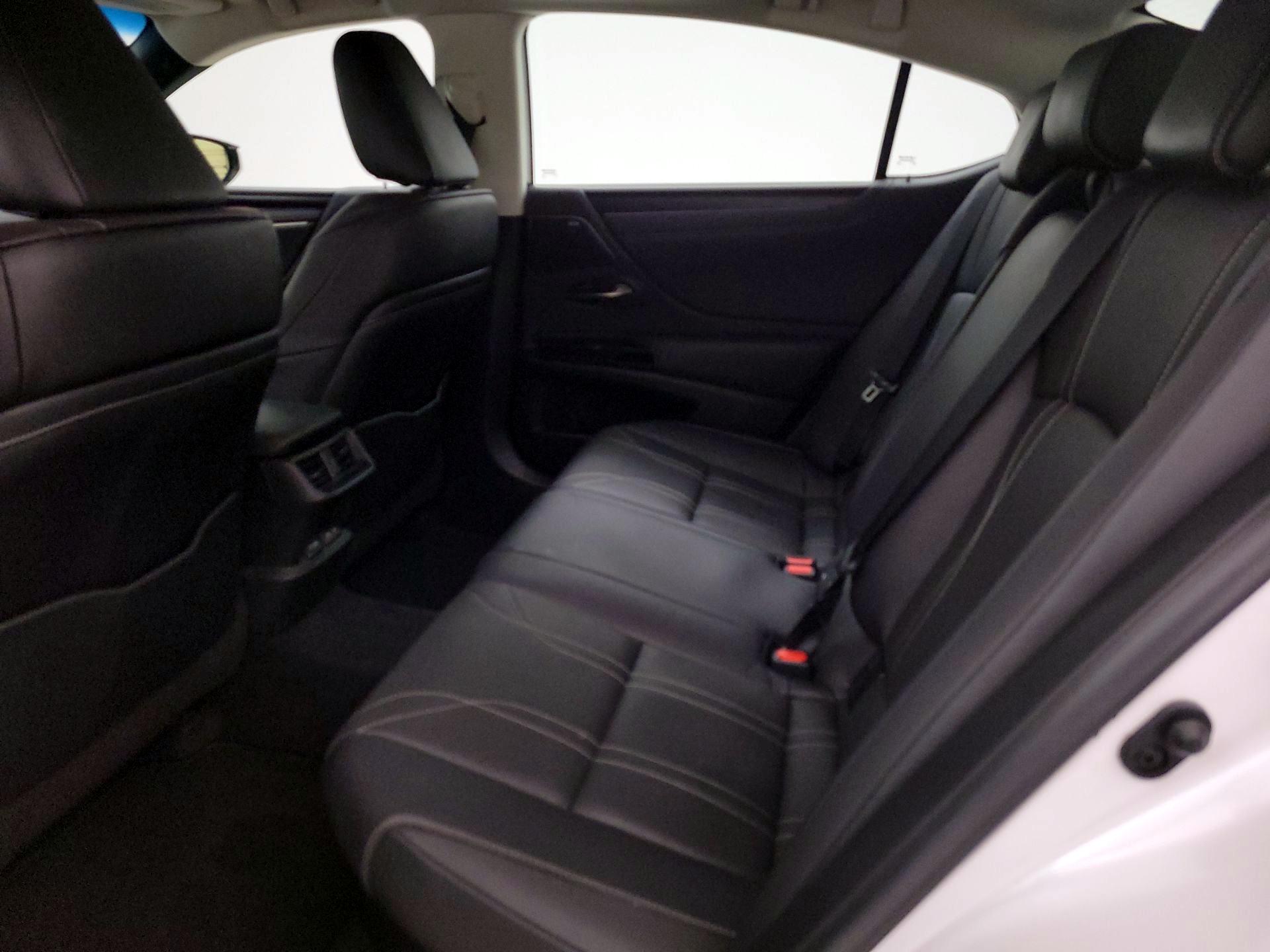 Thumbnail: 2022 Lexus ES - 20