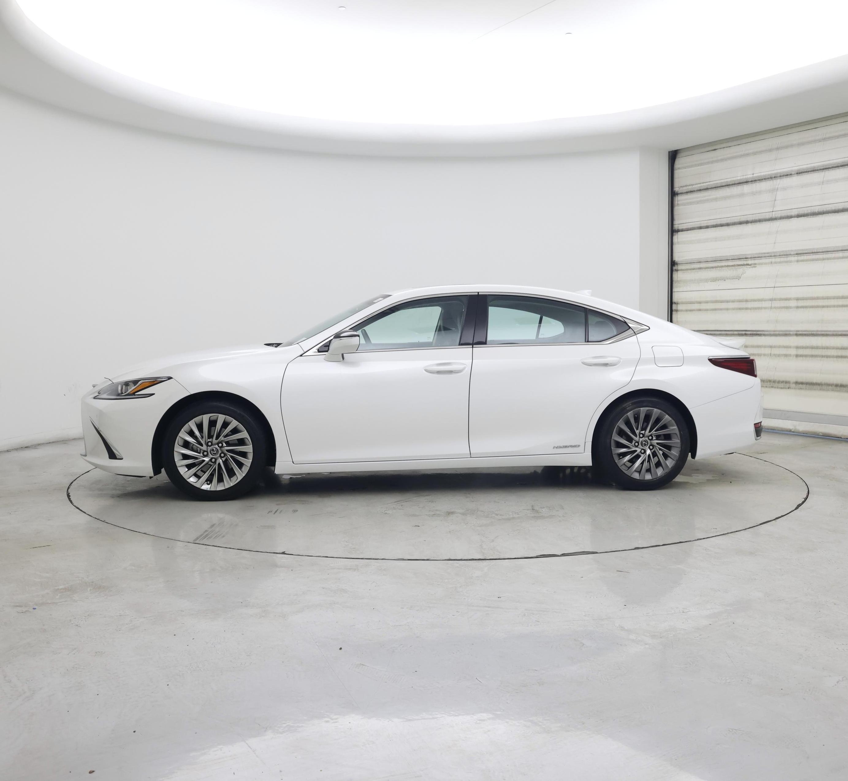 Thumbnail: 2022 Lexus ES - 3