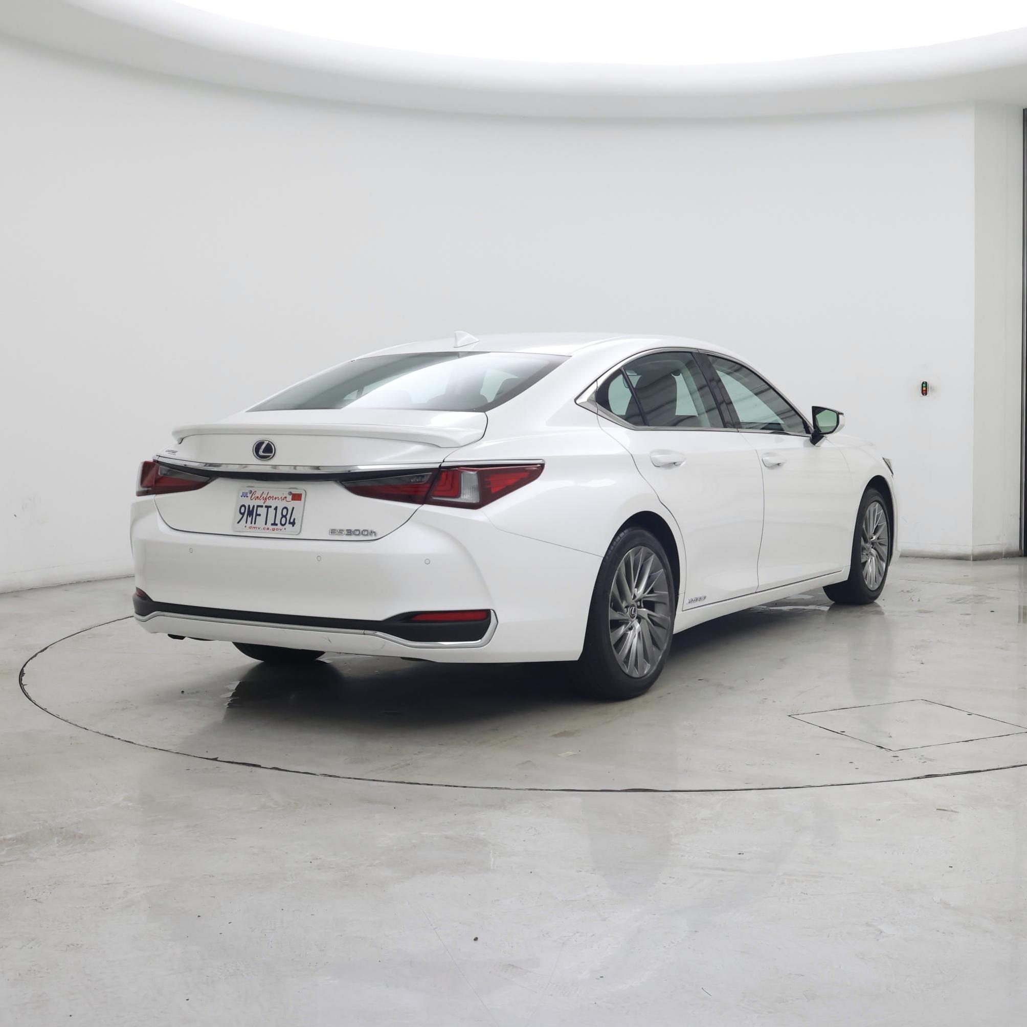 Thumbnail: 2022 Lexus ES - 8