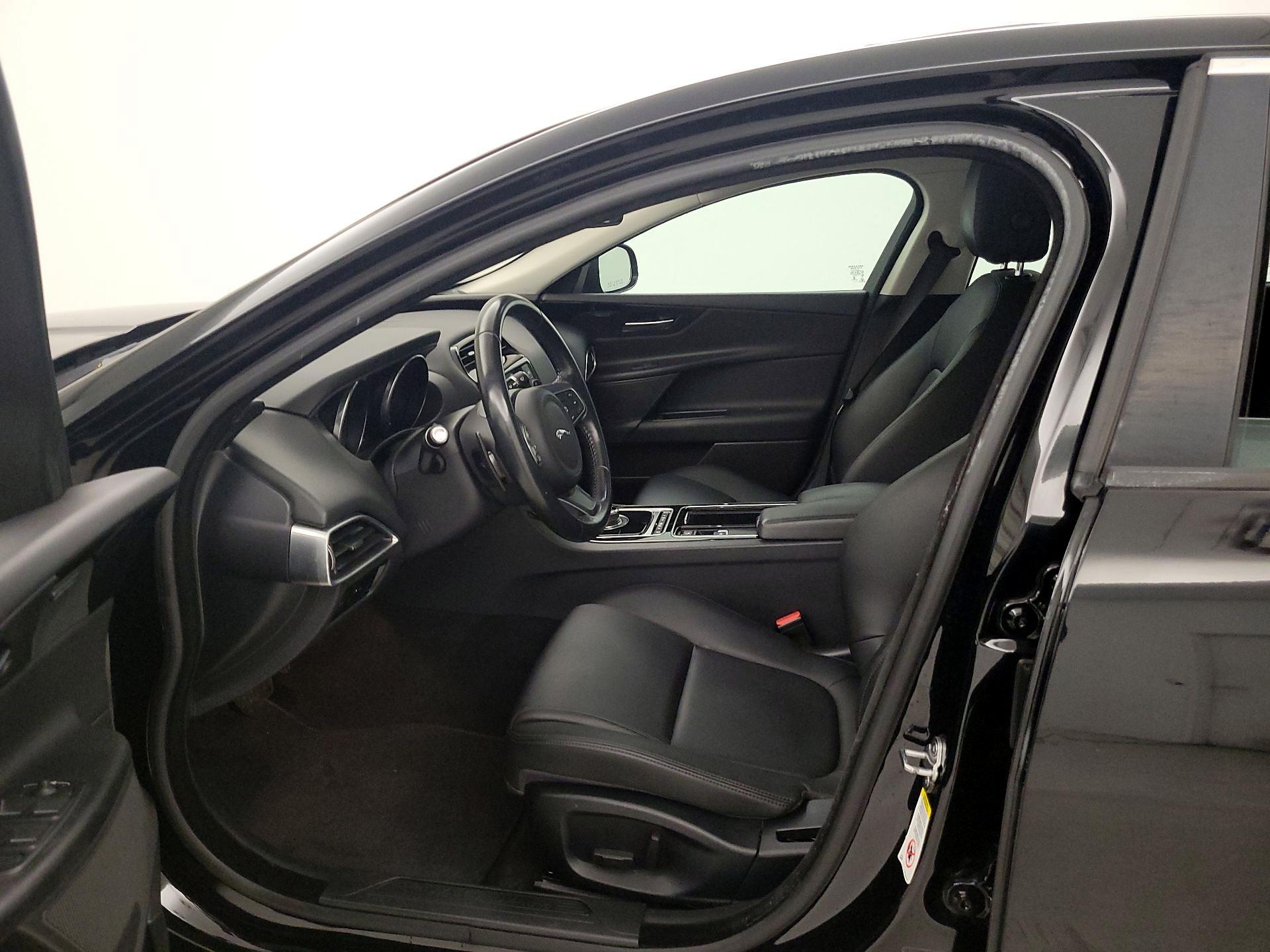 Thumbnail: 2018 Jaguar XE - 11