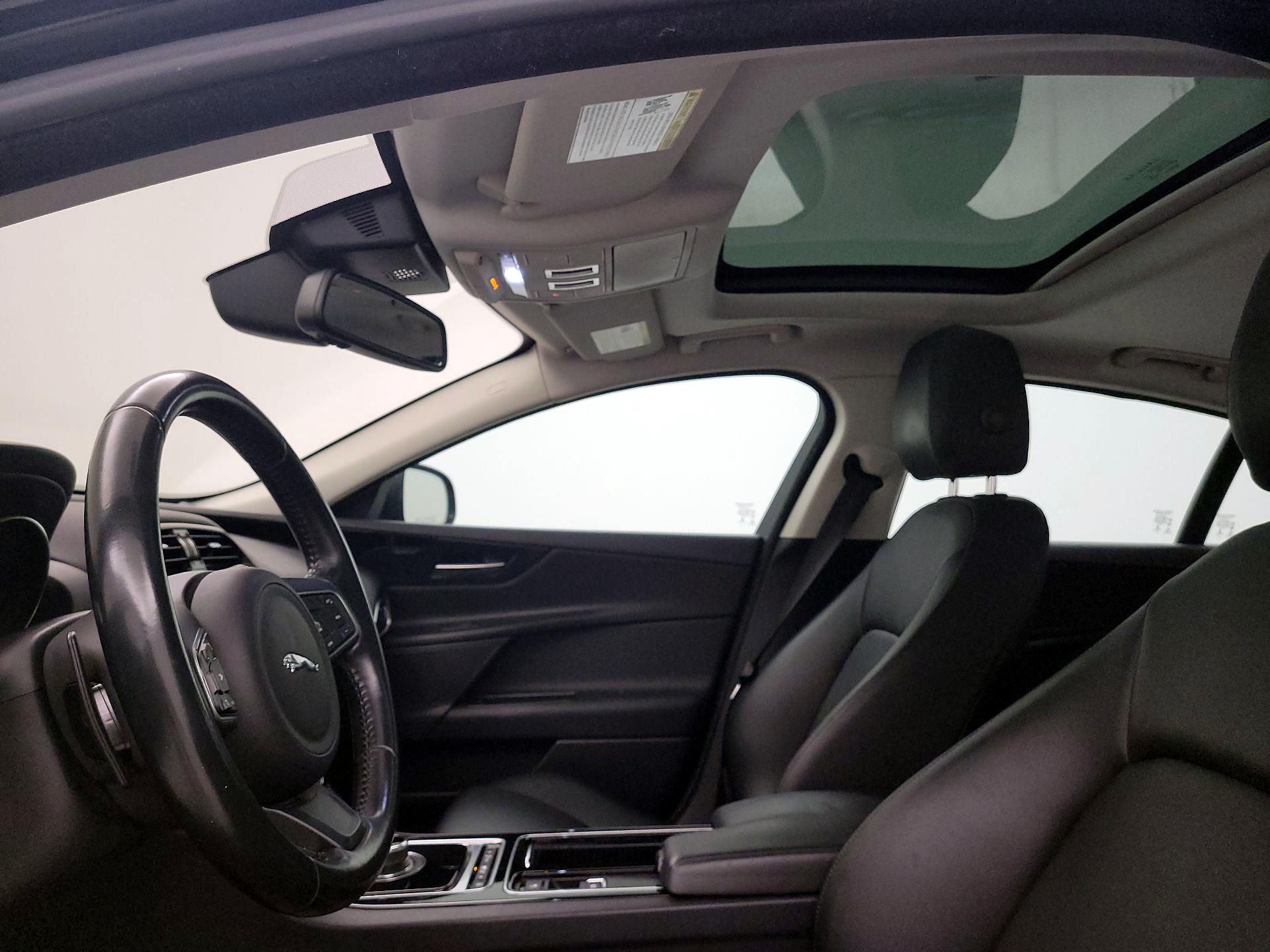 Thumbnail: 2018 Jaguar XE - 18