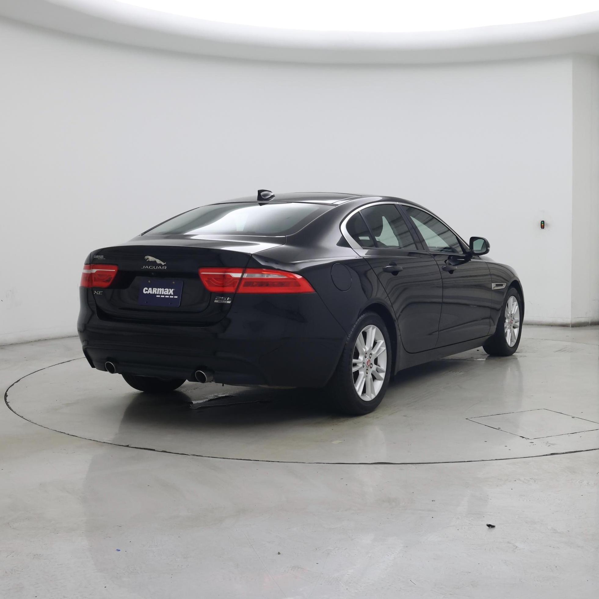 Thumbnail: 2018 Jaguar XE - 8