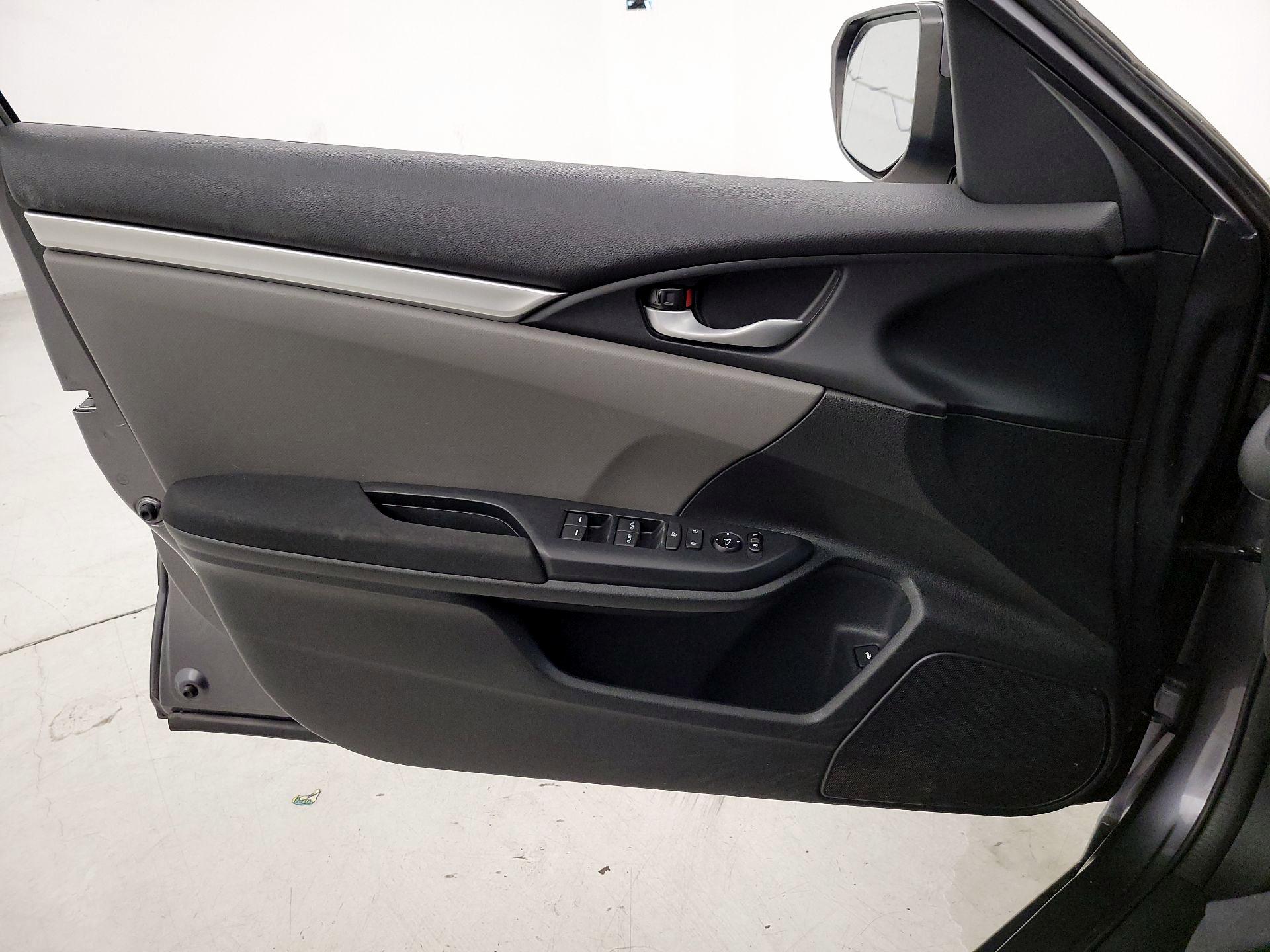 Thumbnail: 2016 Honda Civic - 12