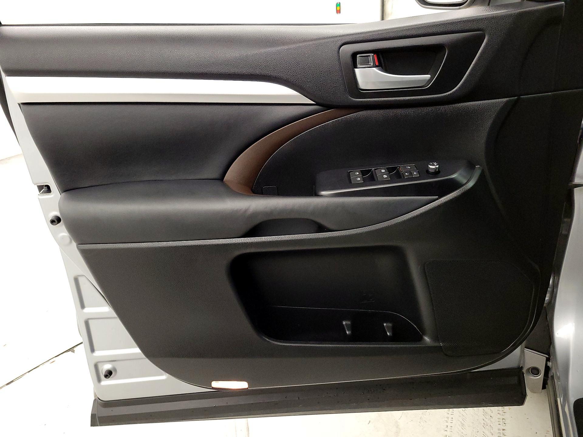 Thumbnail: 2014 Toyota Highlander - 12