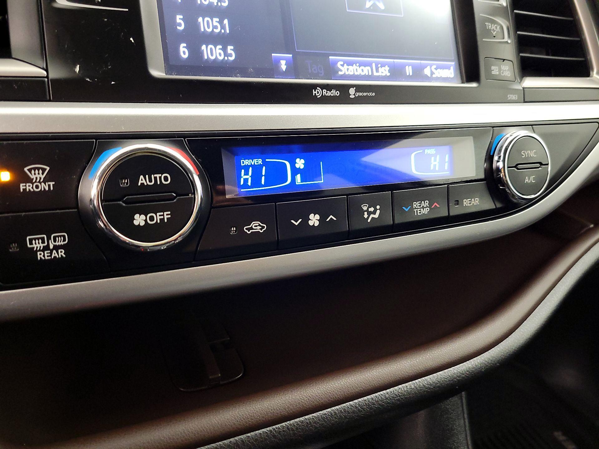 Thumbnail: 2014 Toyota Highlander - 16