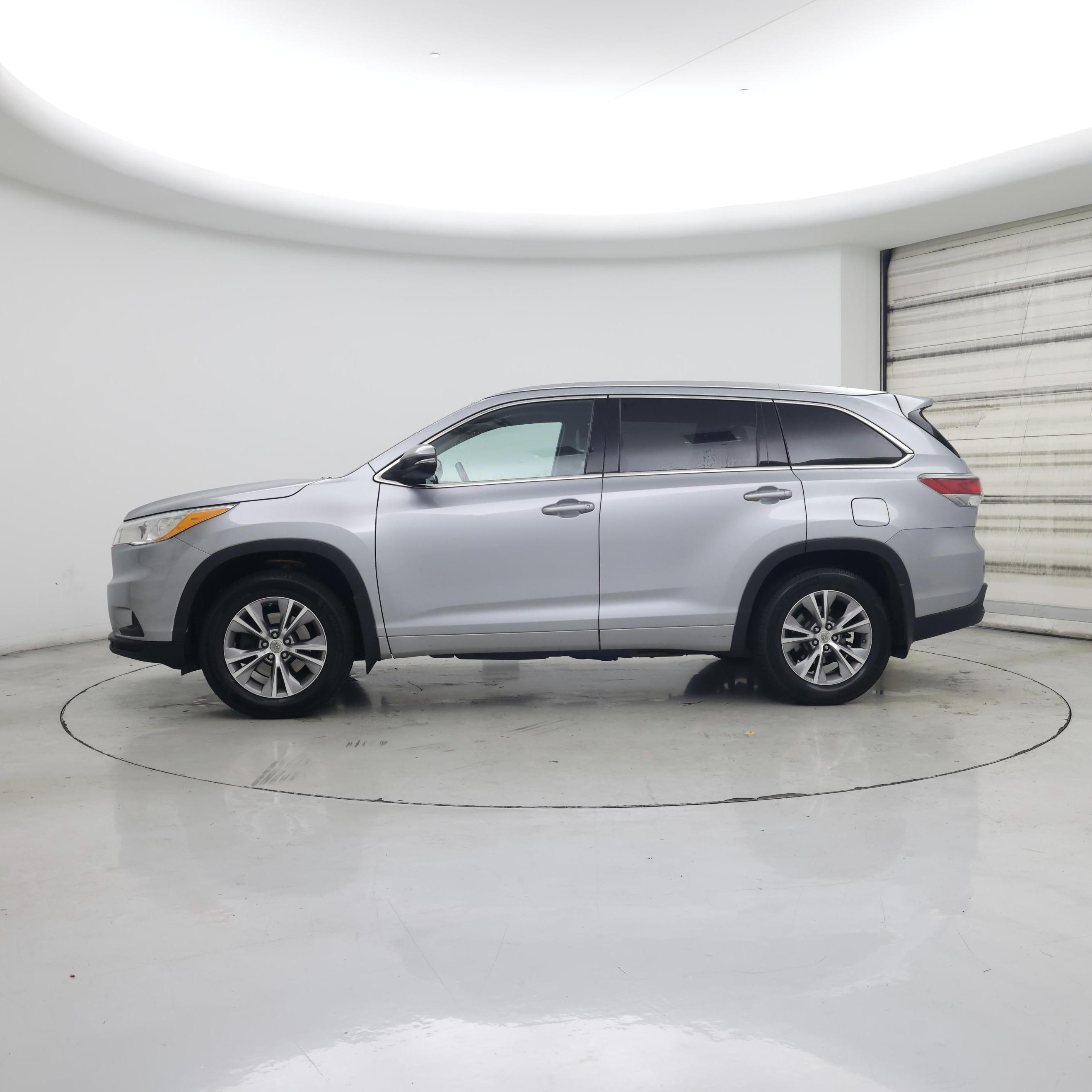 Thumbnail: 2014 Toyota Highlander - 3
