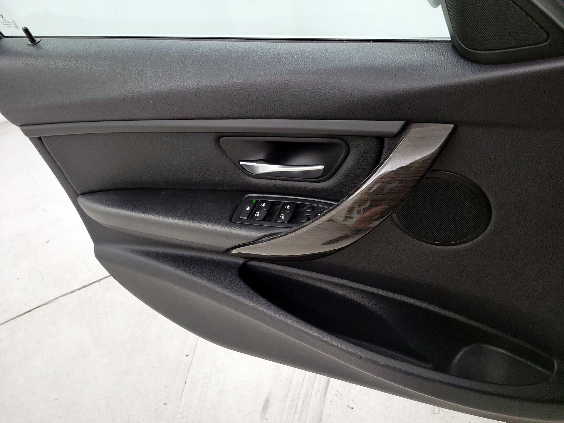 Thumbnail: 2015 BMW 3 Series - 12