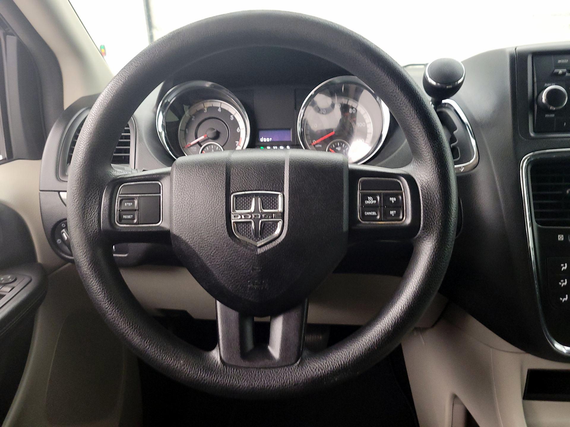 Thumbnail: 2016 Dodge Grand Caravan - 10