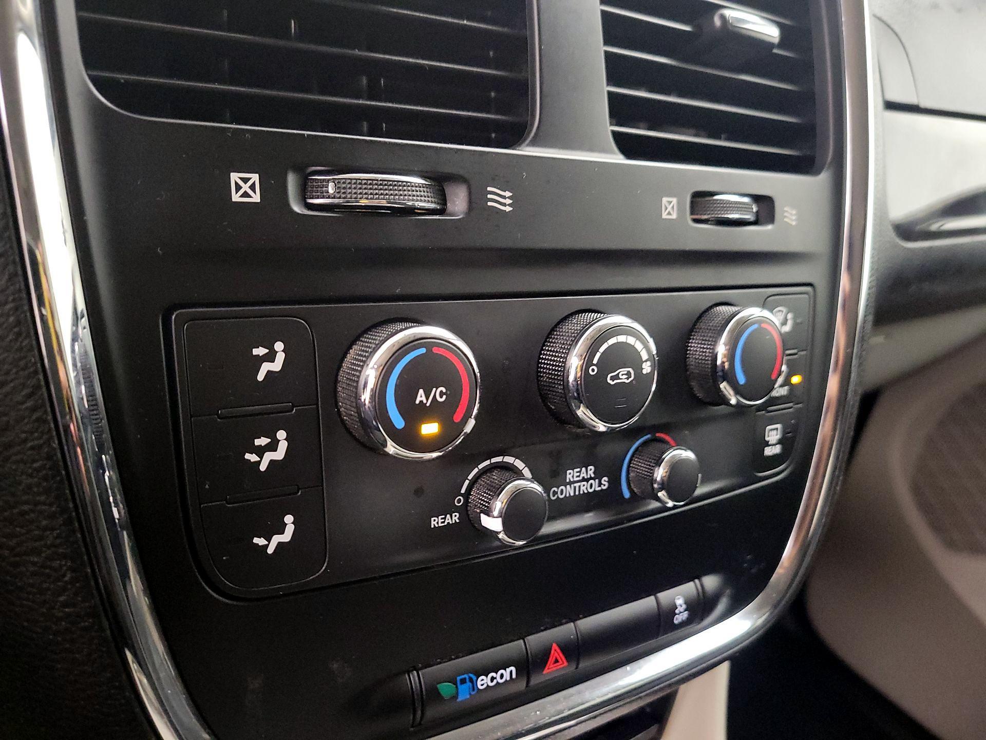 Thumbnail: 2016 Dodge Grand Caravan - 14