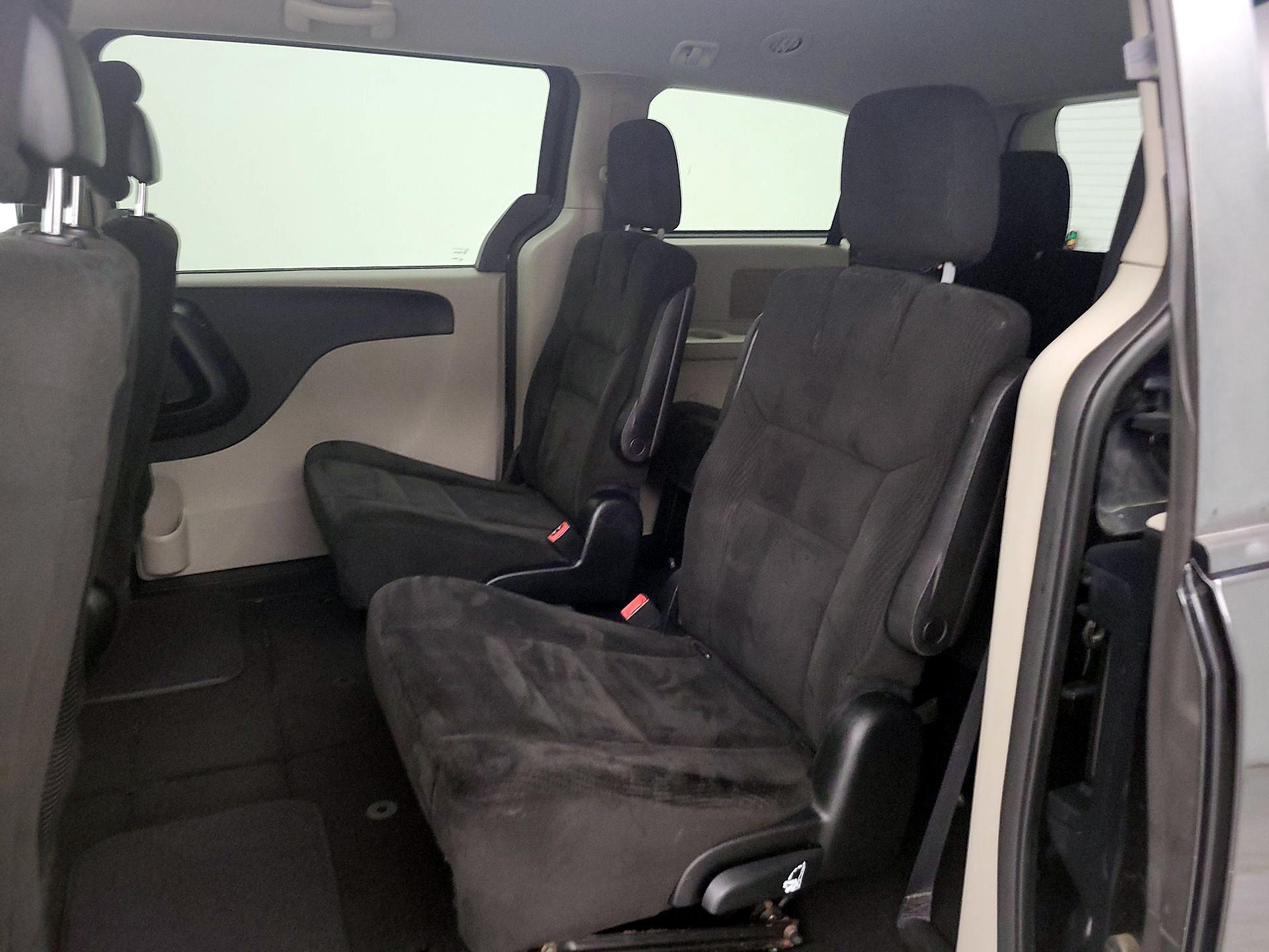 Thumbnail: 2016 Dodge Grand Caravan - 16