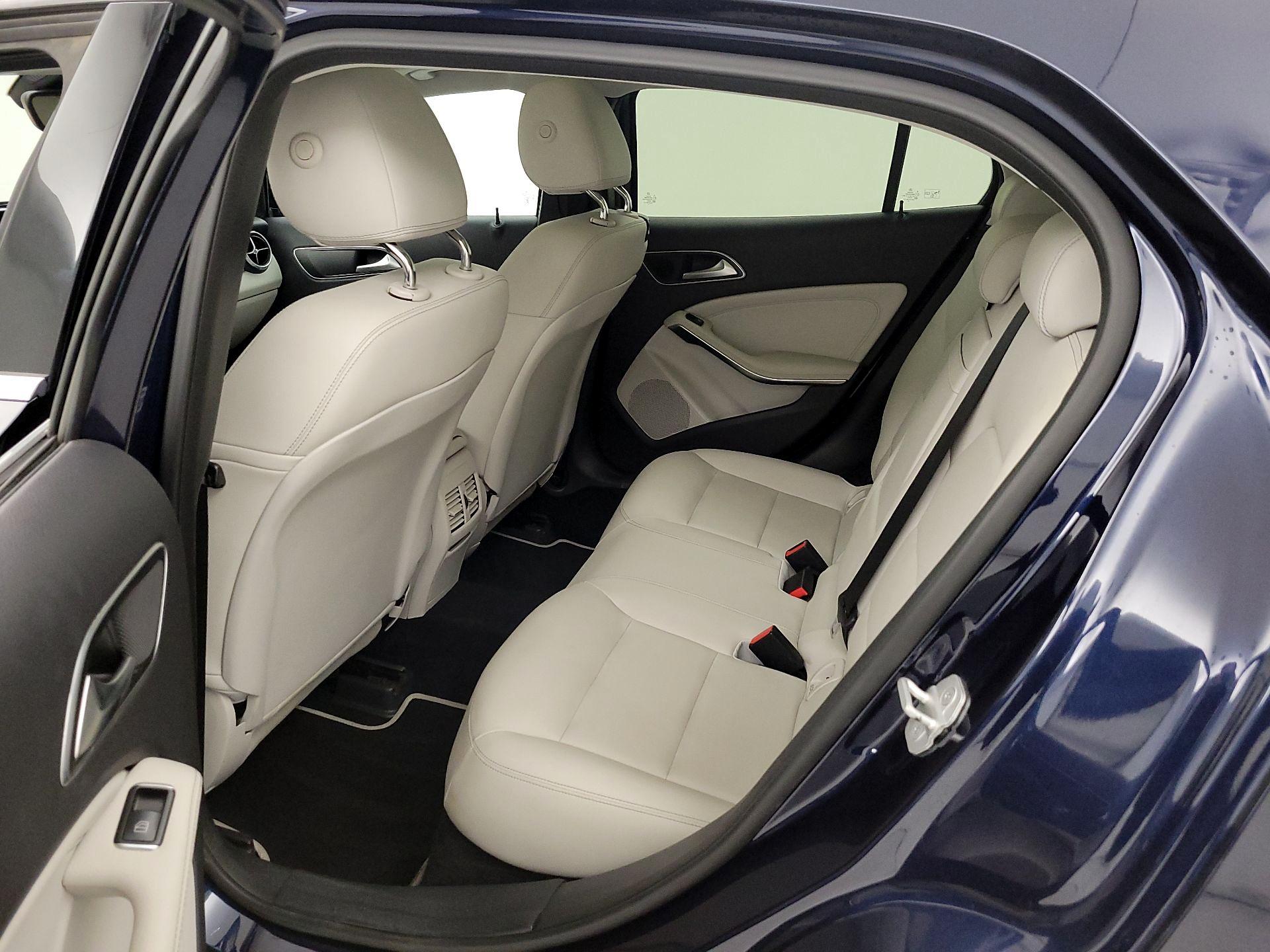 Thumbnail: 2017 Mercedes-Benz GLA - 18