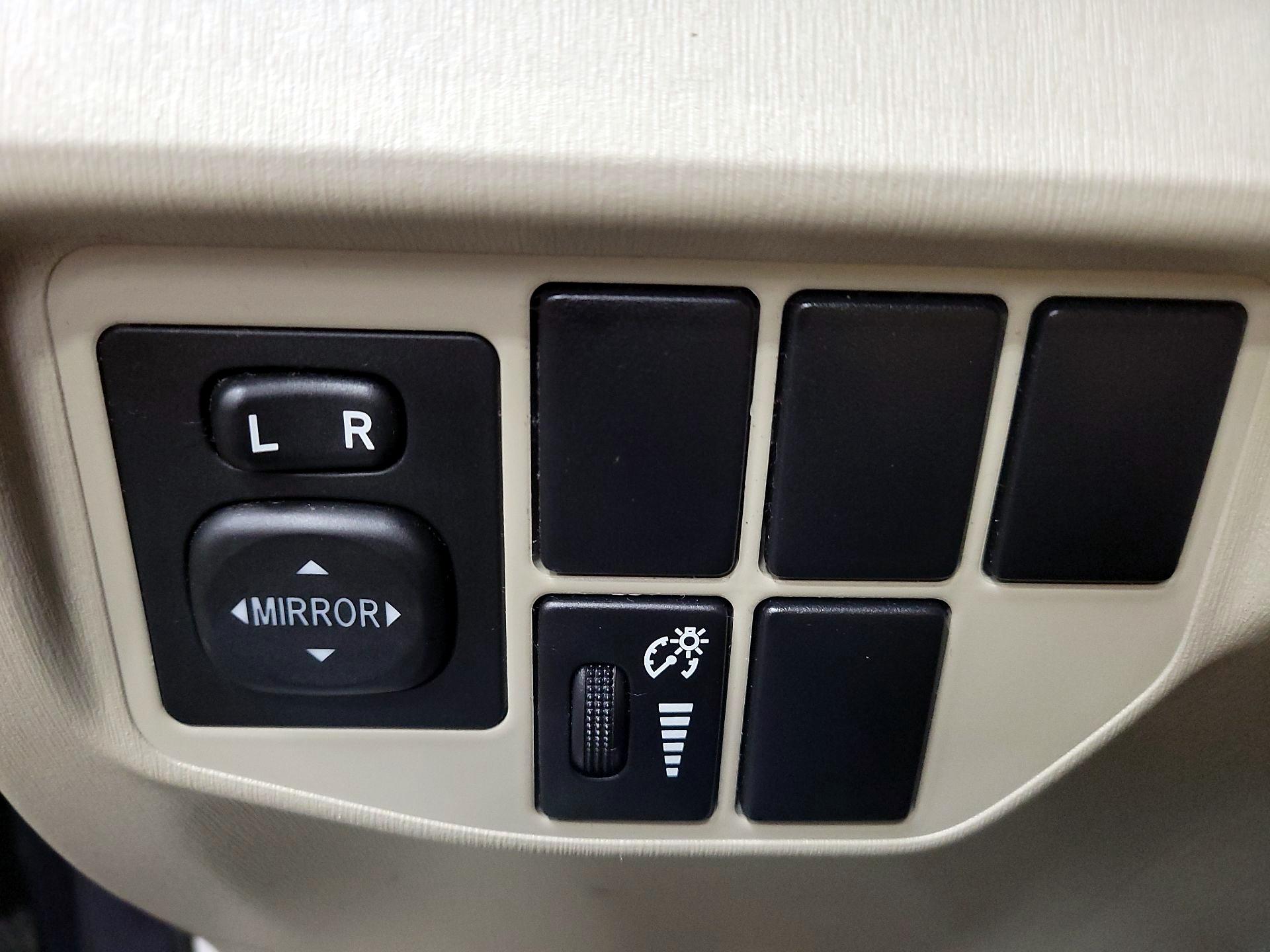 Thumbnail: 2015 Toyota Prius - 13