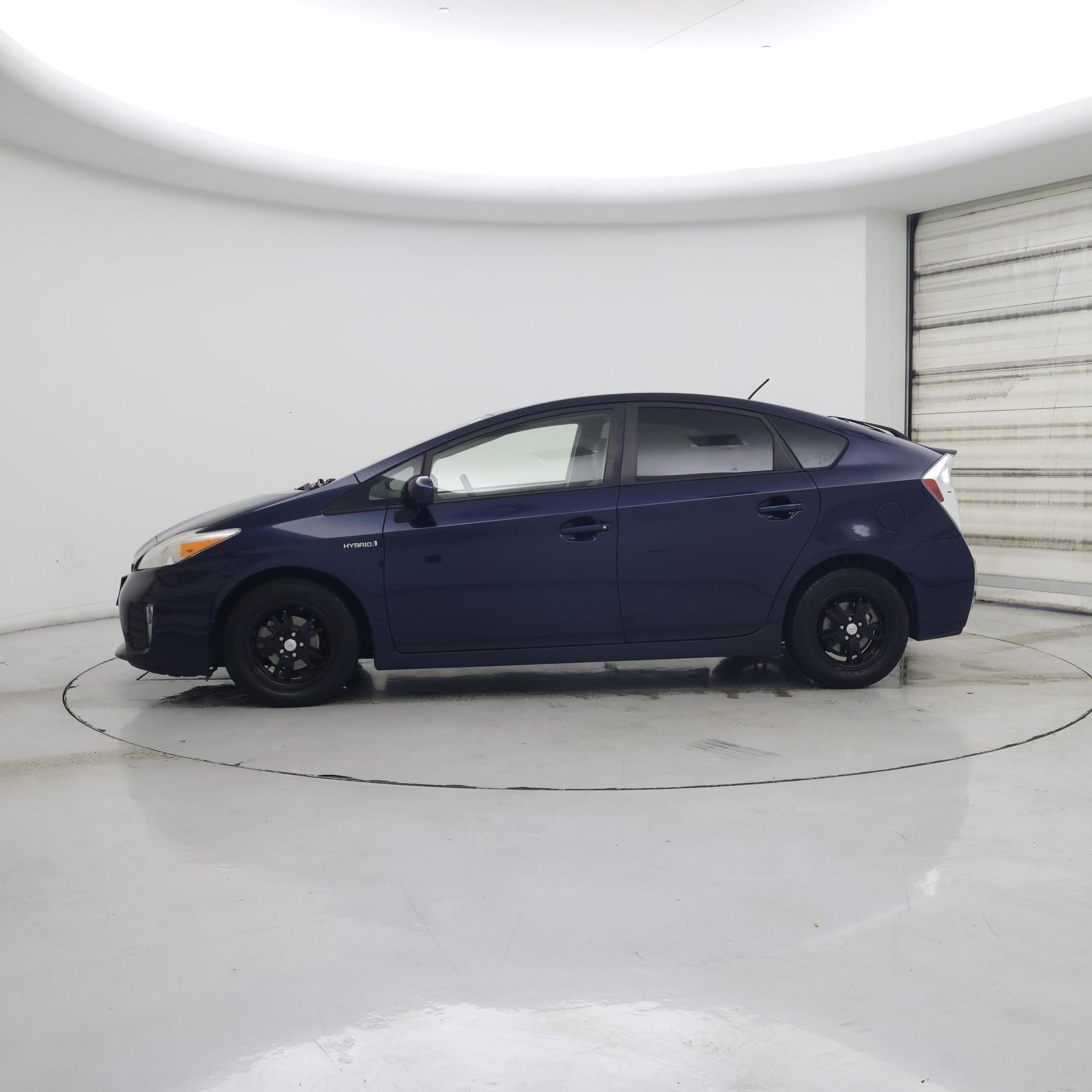 Thumbnail: 2015 Toyota Prius - 3