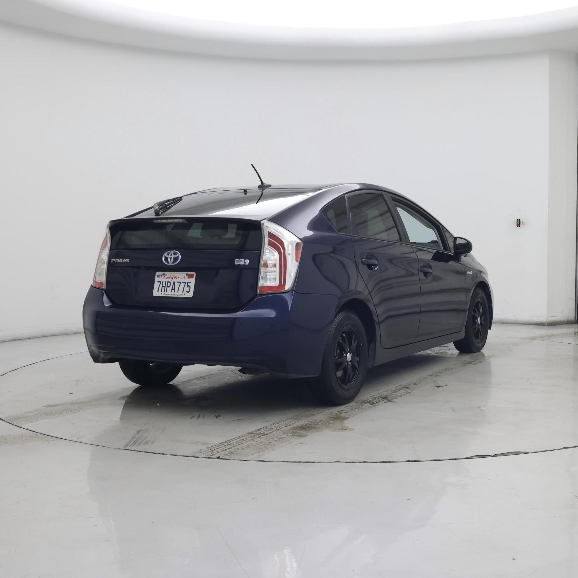 Thumbnail: 2015 Toyota Prius - 8