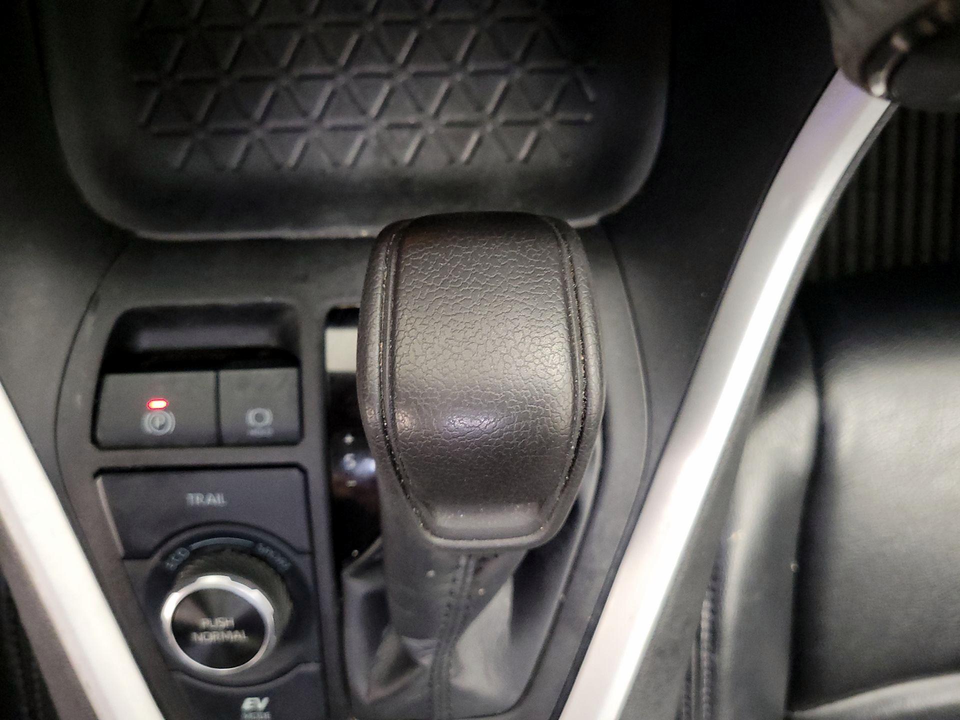 Thumbnail: 2022 Toyota RAV4 - 17