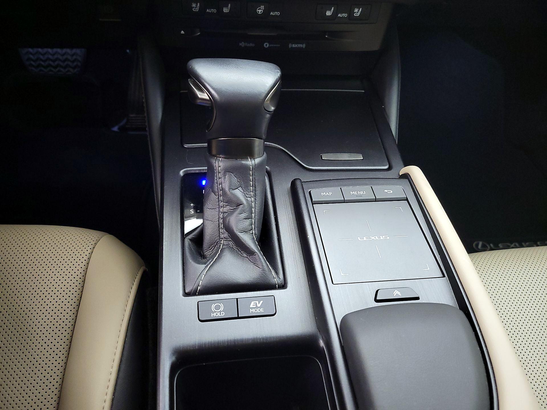 Thumbnail: 2020 Lexus ES - 17