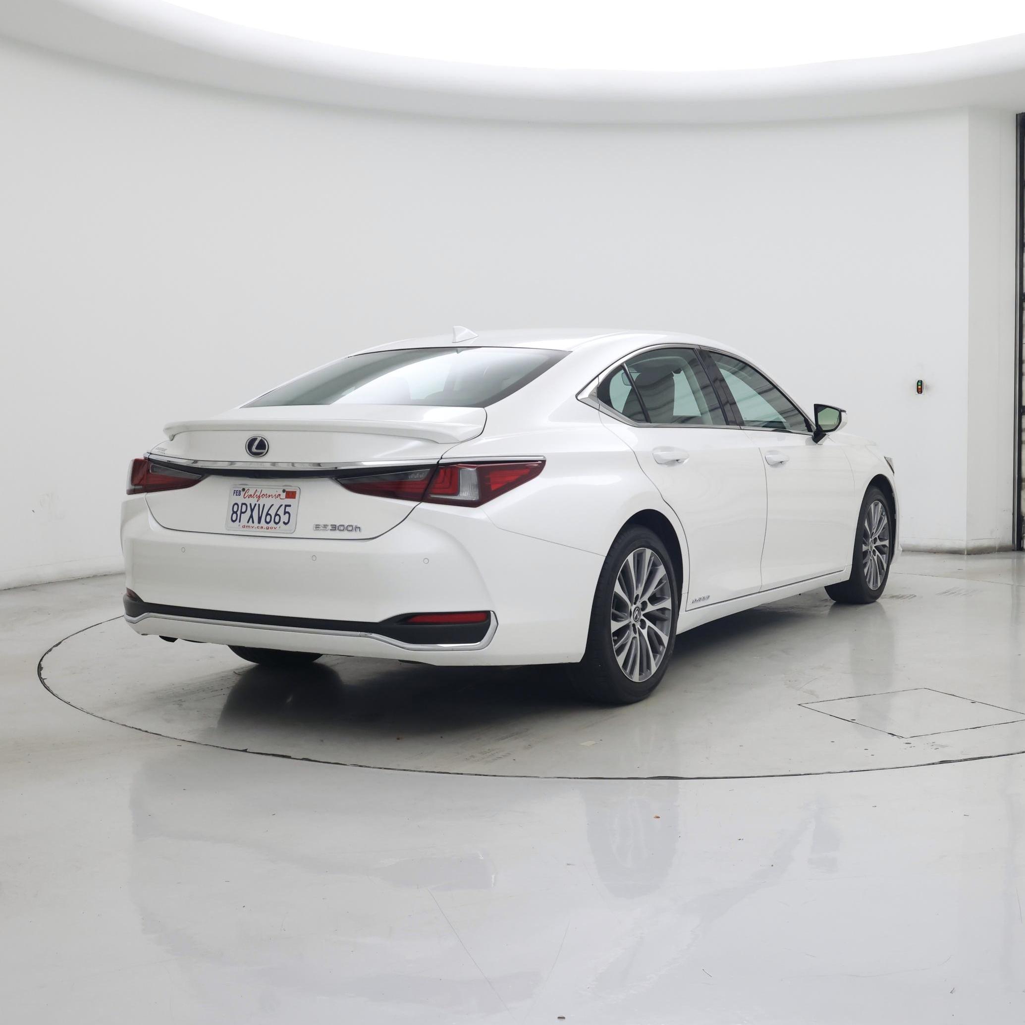 Thumbnail: 2020 Lexus ES - 8