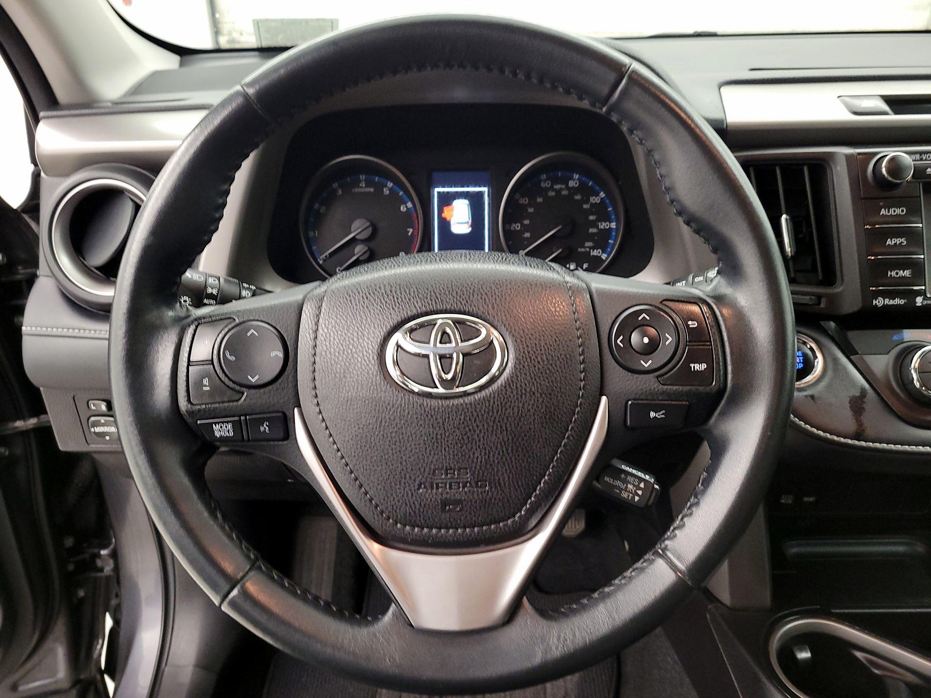 Thumbnail: 2018 Toyota RAV4 - 10