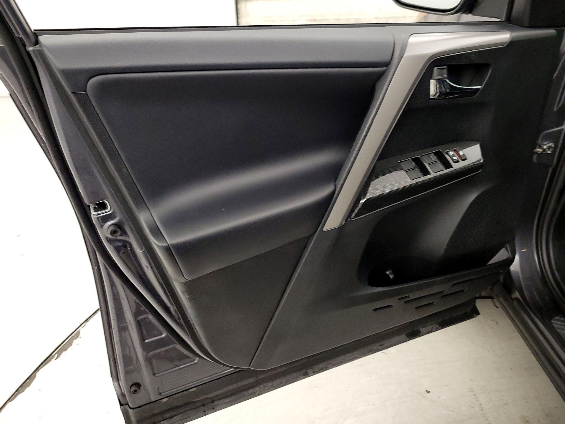 Thumbnail: 2018 Toyota RAV4 - 12