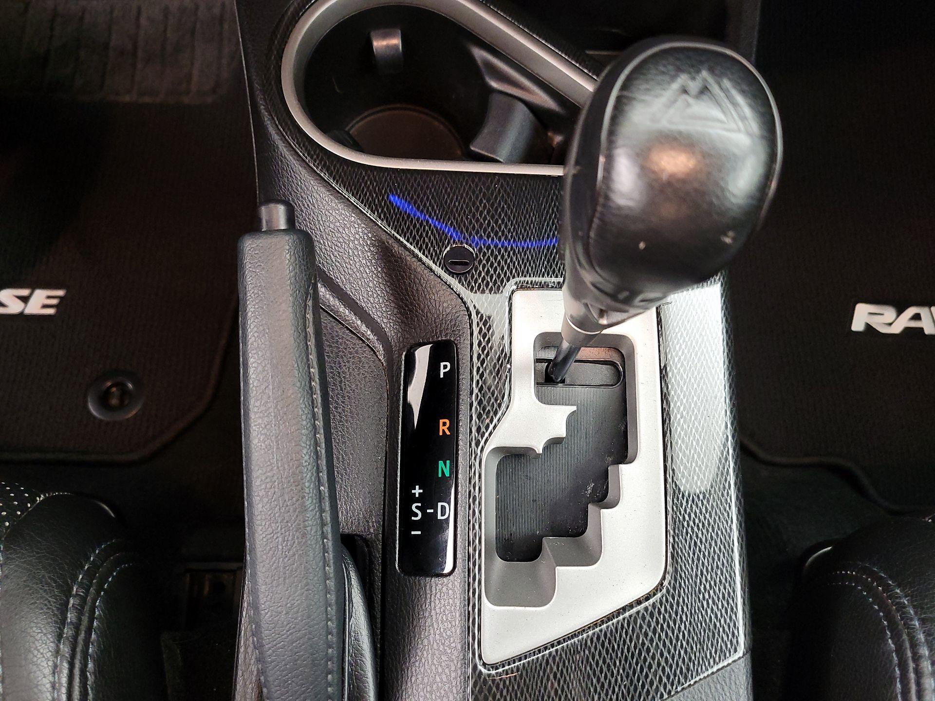 Thumbnail: 2018 Toyota RAV4 - 16