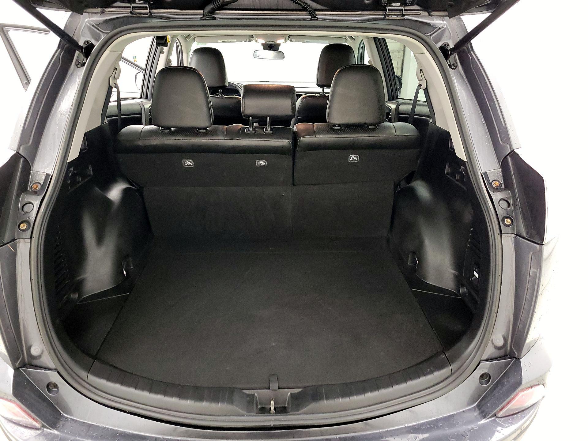 Thumbnail: 2018 Toyota RAV4 - 18