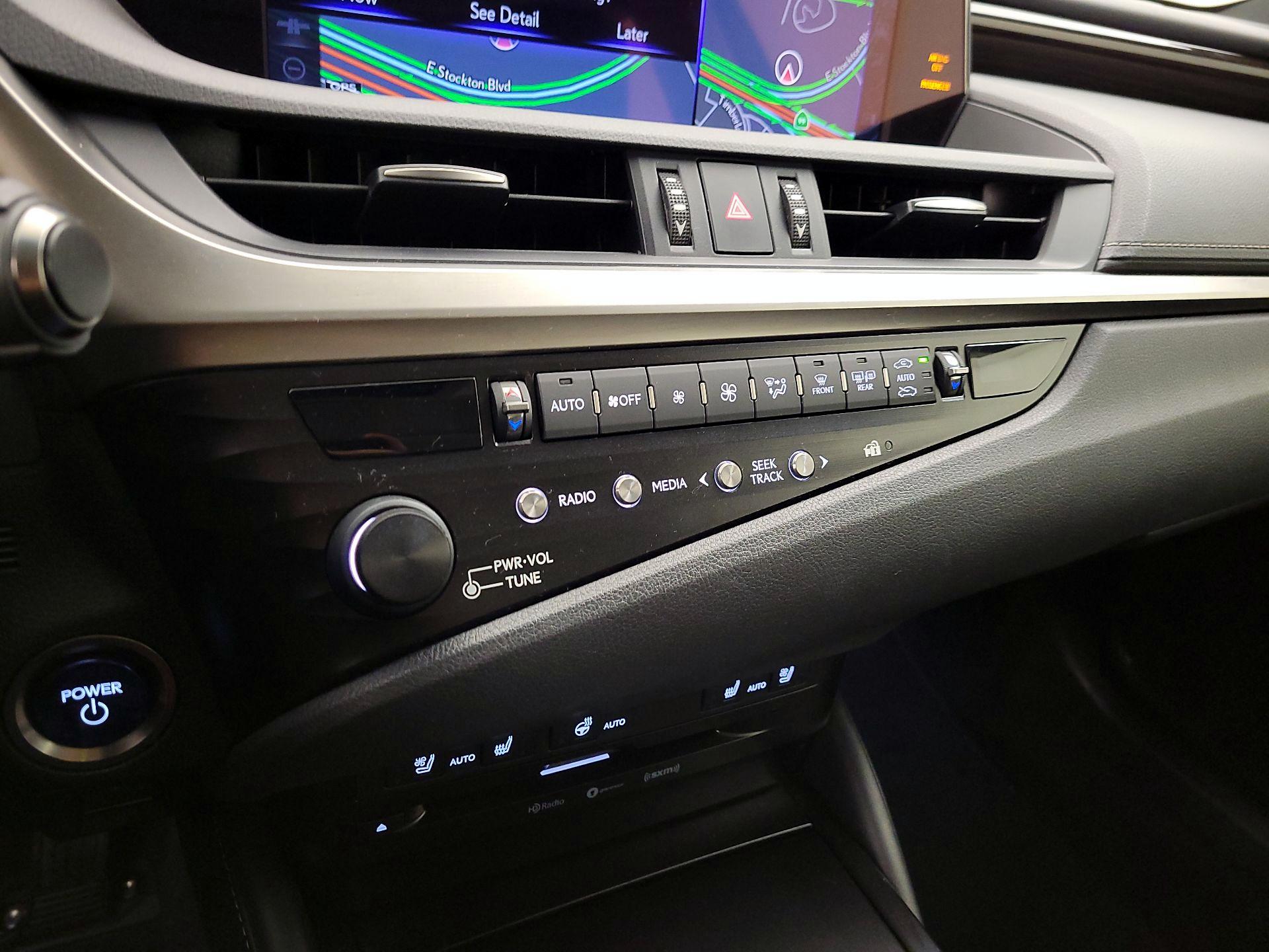 Thumbnail: 2019 Lexus ES - 16