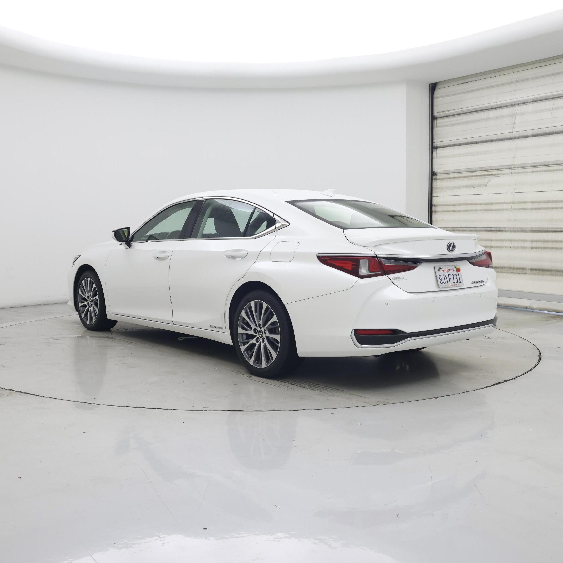 Thumbnail: 2019 Lexus ES - 2