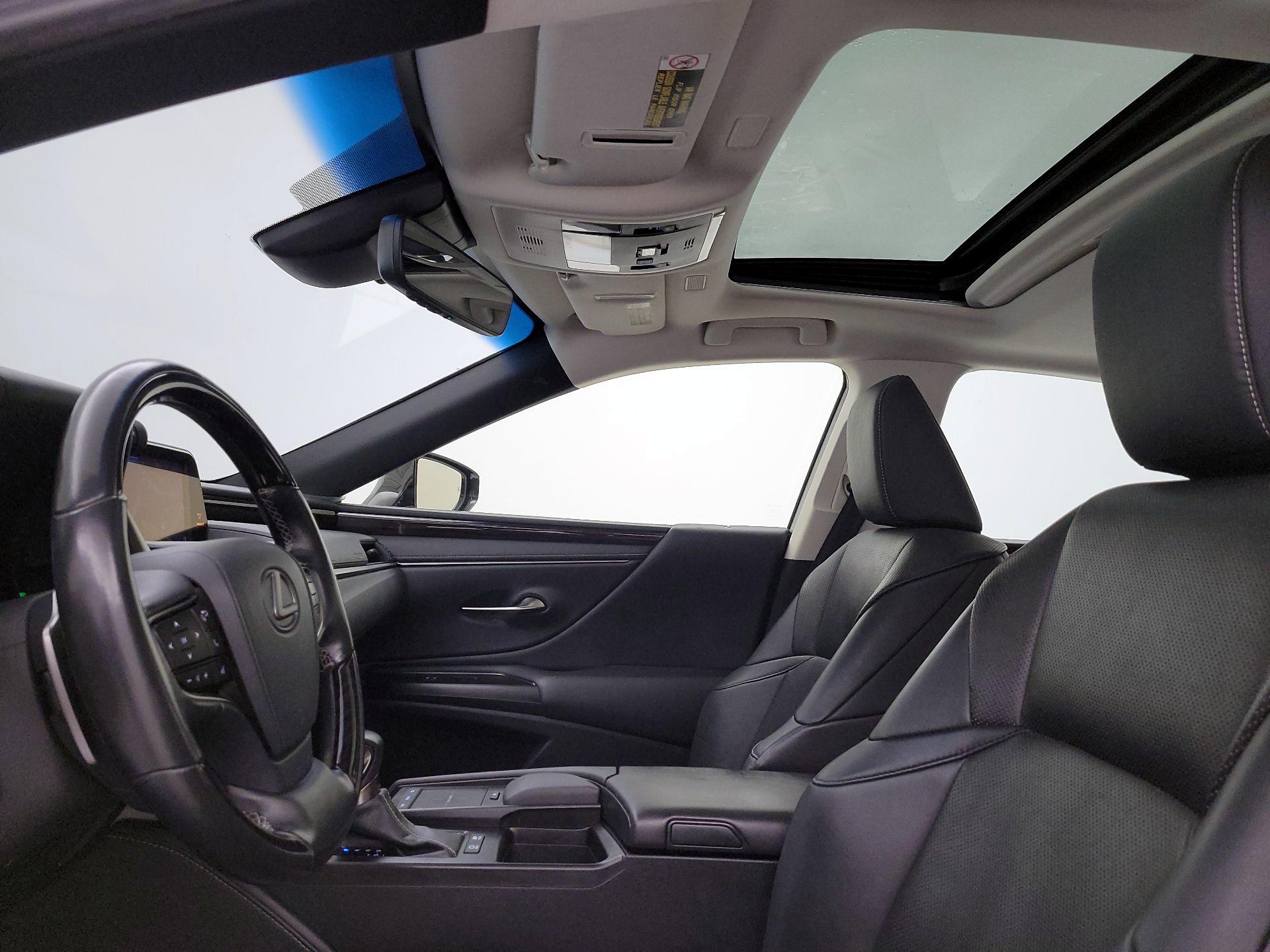 Thumbnail: 2019 Lexus ES - 19