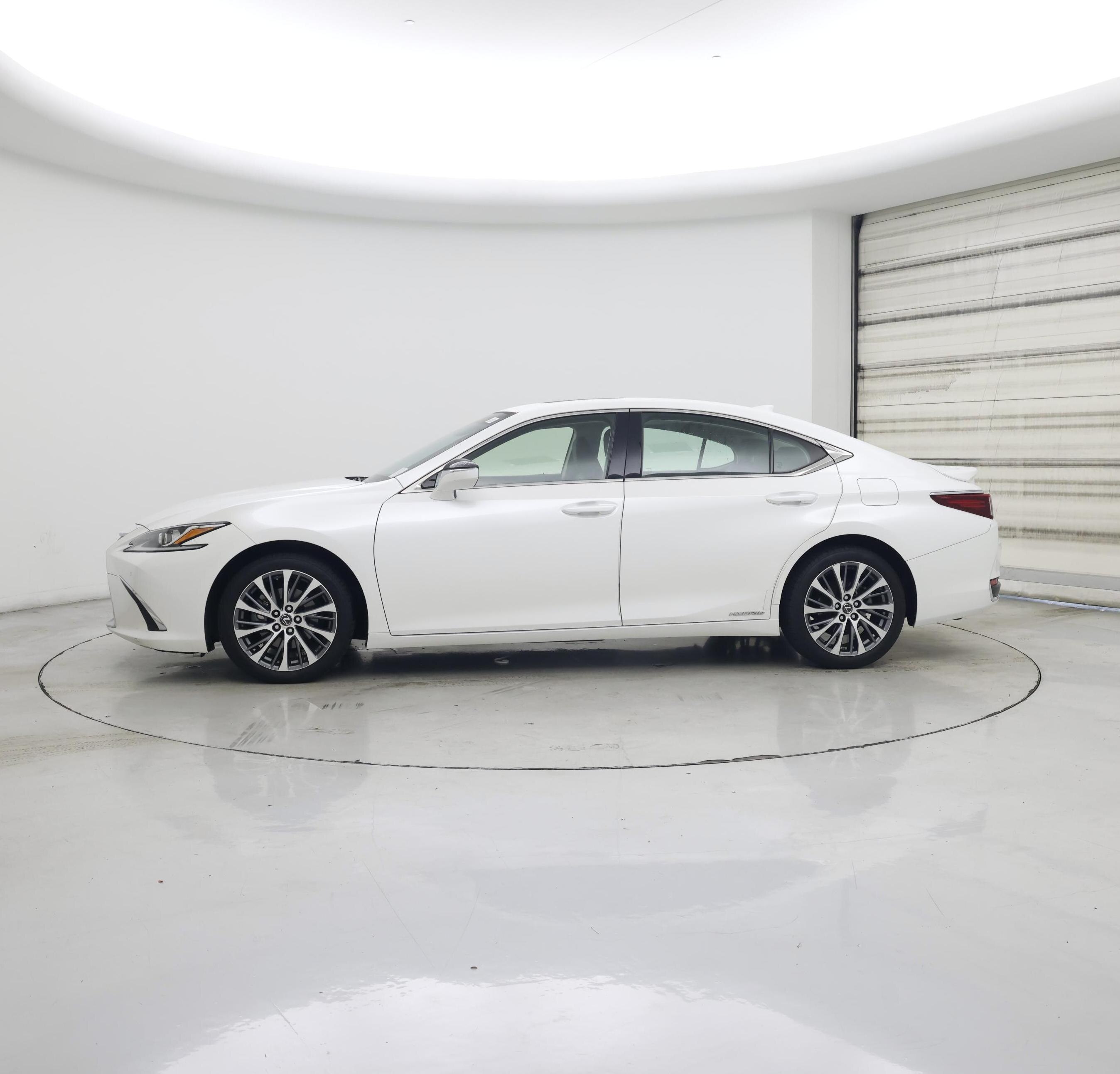 Thumbnail: 2019 Lexus ES - 3