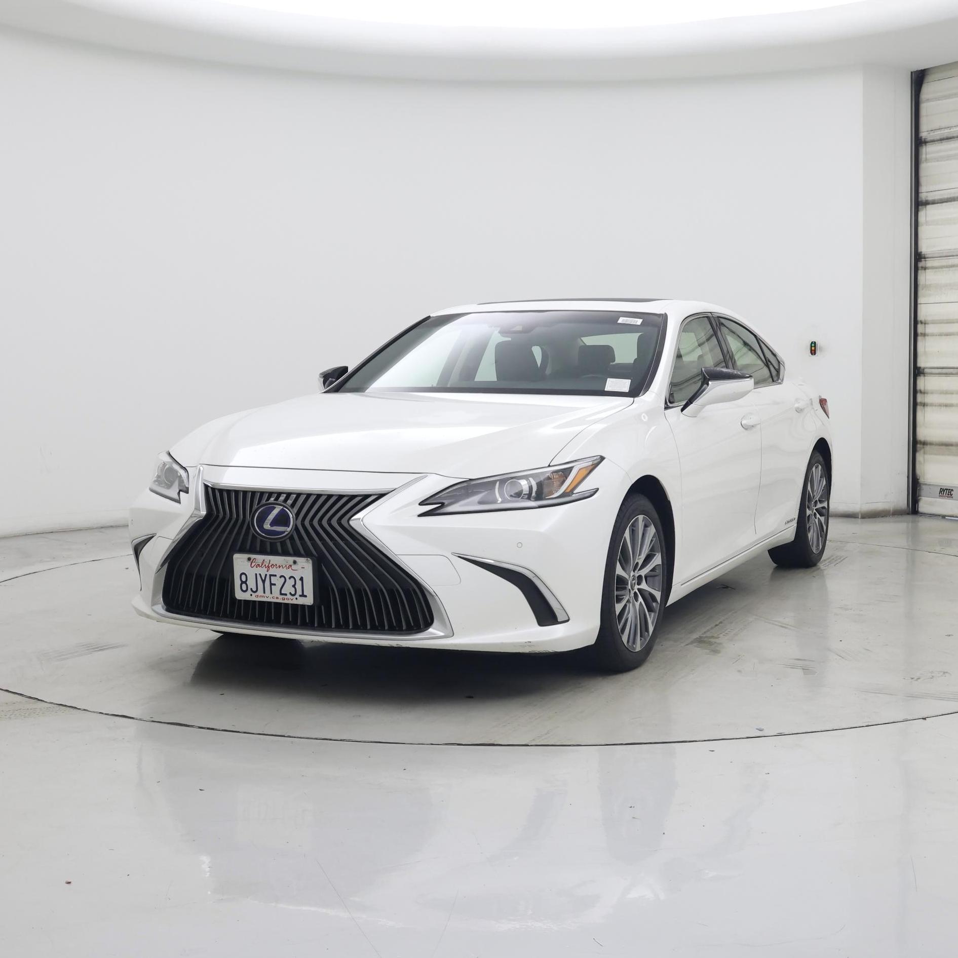 Thumbnail: 2019 Lexus ES - 4