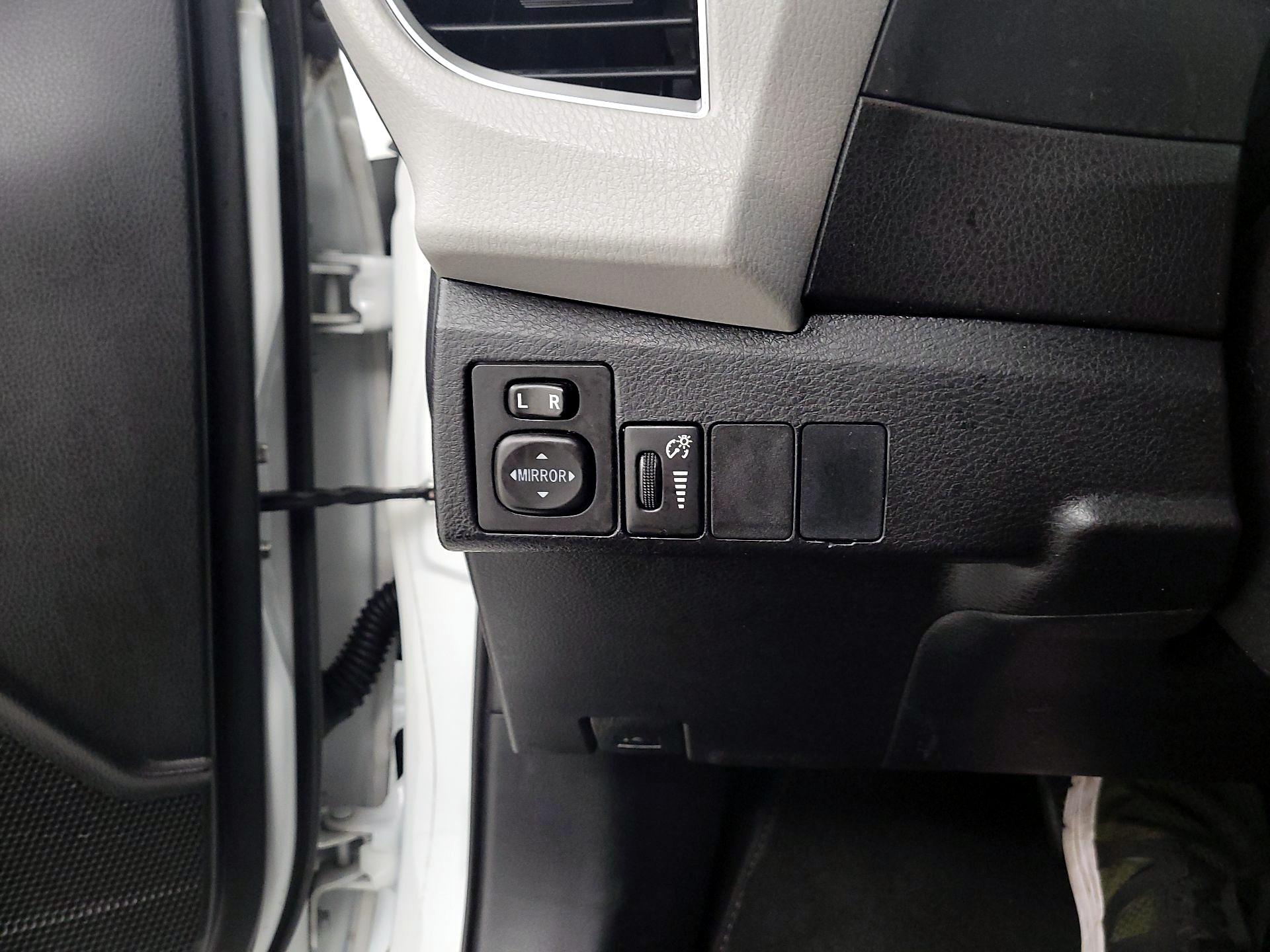 Thumbnail: 2016 Toyota Corolla - 13